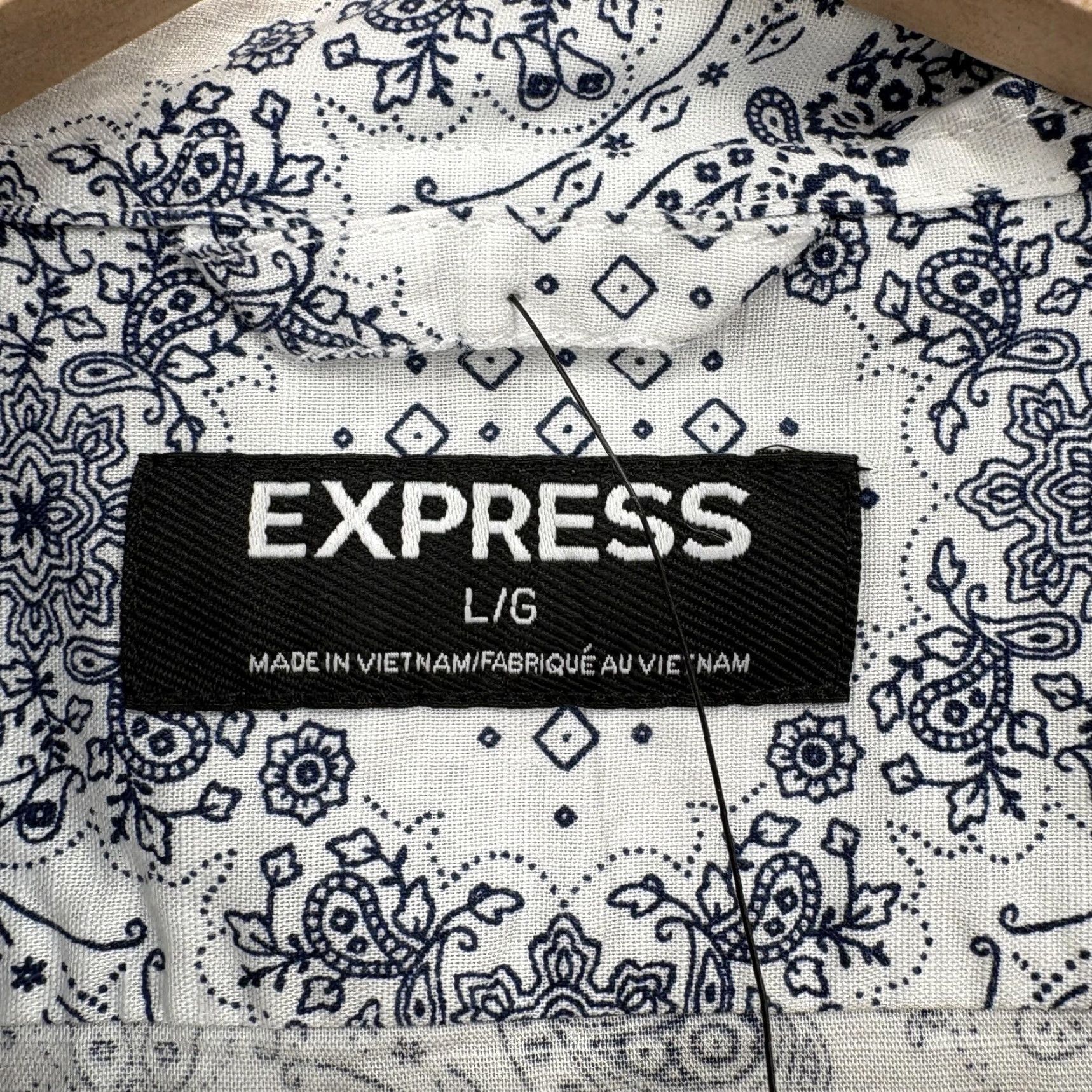 Express Express Shirt Mens Large White Paisley Print Short Sleeve Button Front Preppy Size US L / EU 52-54 / 3 - 3 Thumbnail