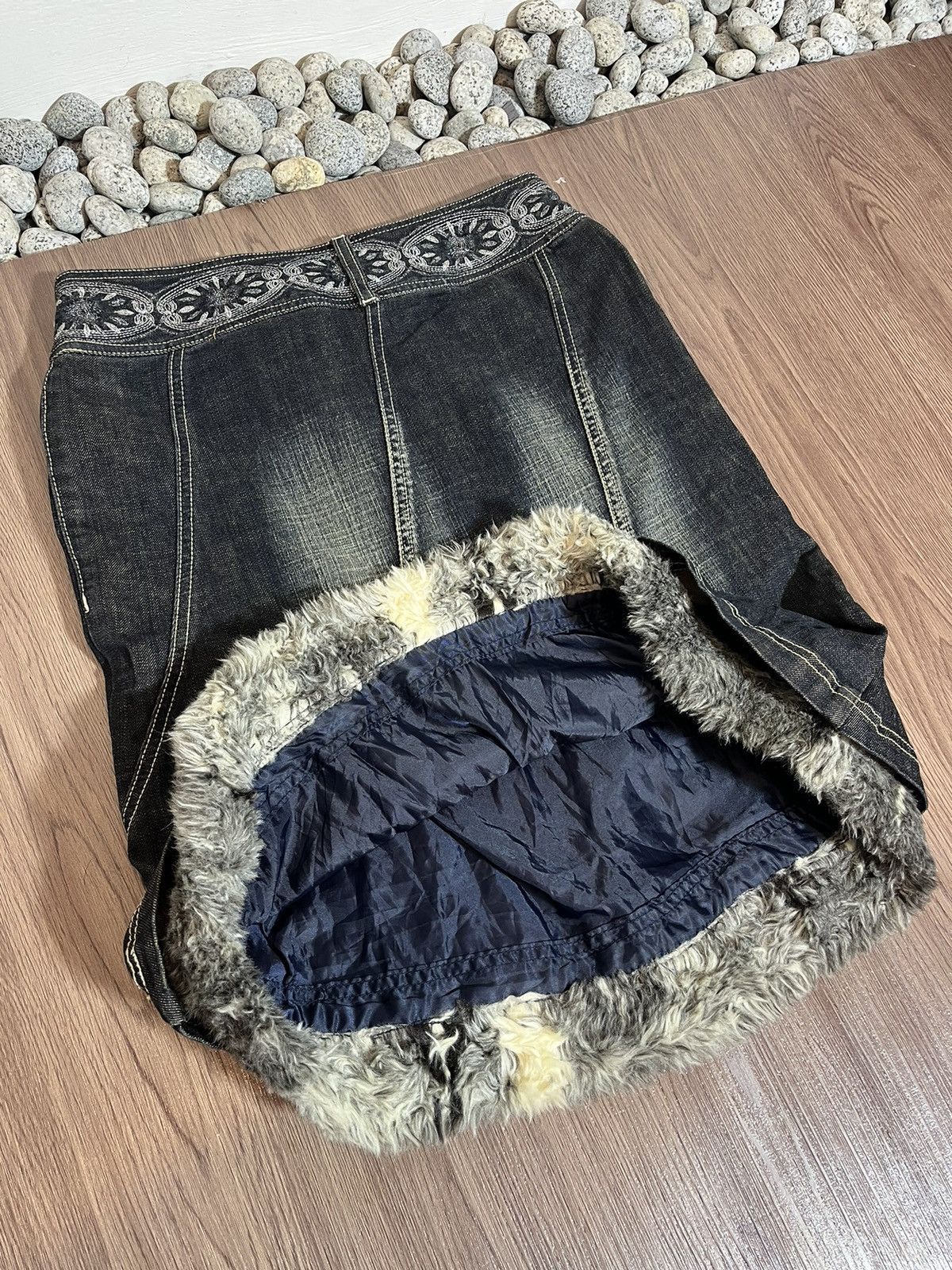 Japanese Brand Y2K Bangbang Blackwashed Fur Midi Skirt Size US 33 - 8 Thumbnail