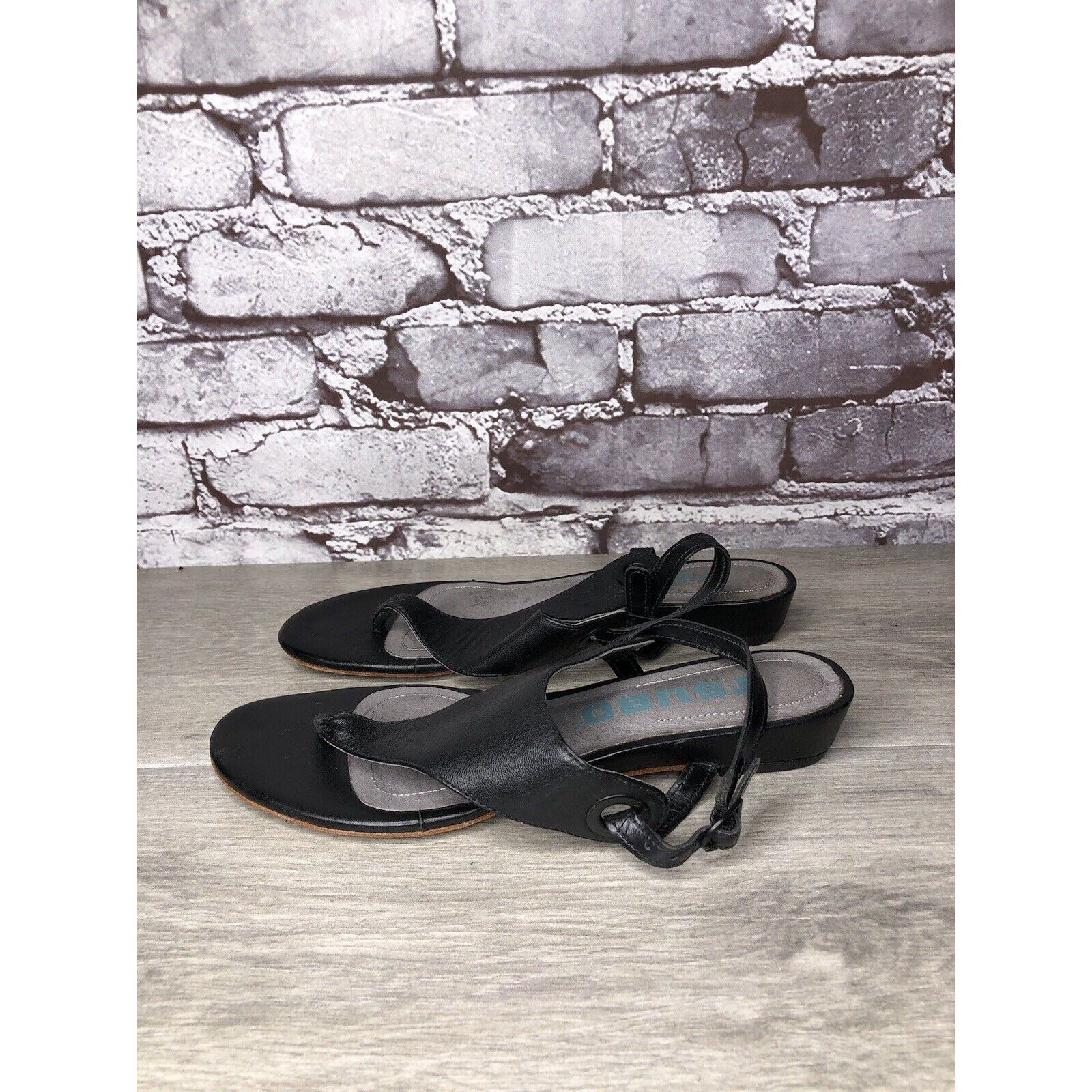 TSUBO TSUBO Black Leather Ankle Strap Wedge Thong Sandals Women’s Size US 6.5 / IT 36.5 - 3 Thumbnail