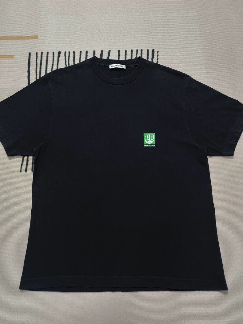 Balenciaga Balenciaga Double B letter environmental protection logo sh Size US XS / EU 42 / 0 - 1 Thumbnail