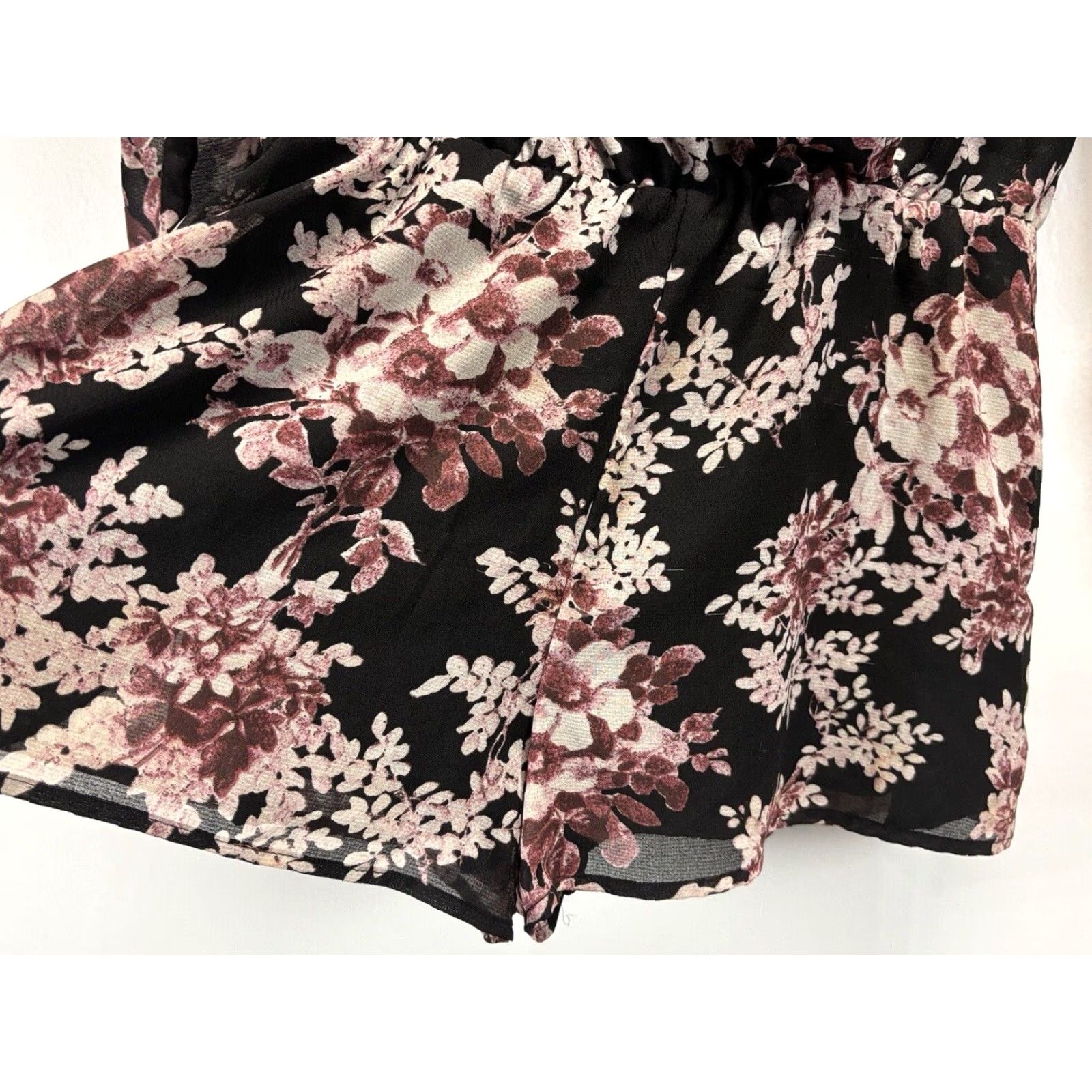 Free People Free People Float Away Button Back Long Sleeve Romper Floral Mini Womens Size XS Size XS / US 0-2 / IT 36-38 - 4 Thumbnail
