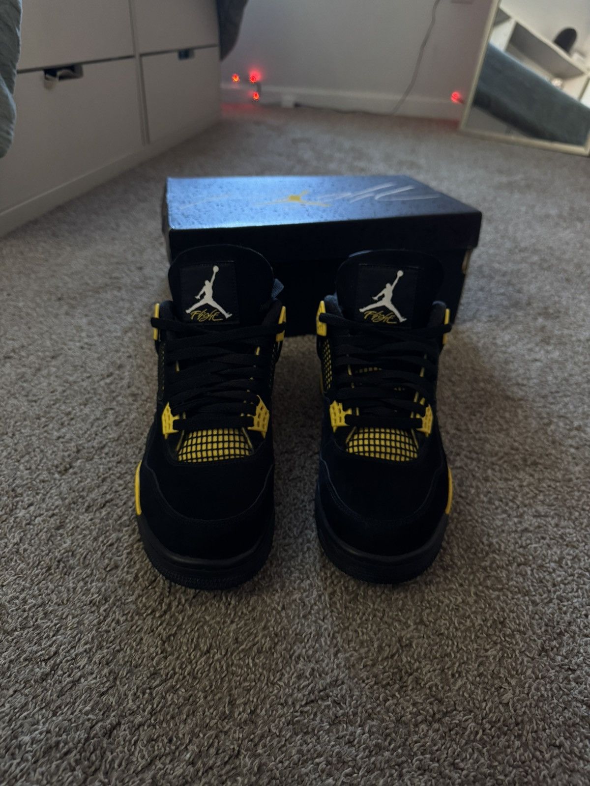 Jordan Brand Jordan 4 yellow thunder Size US 11 / EU 44 - 2 Thumbnail