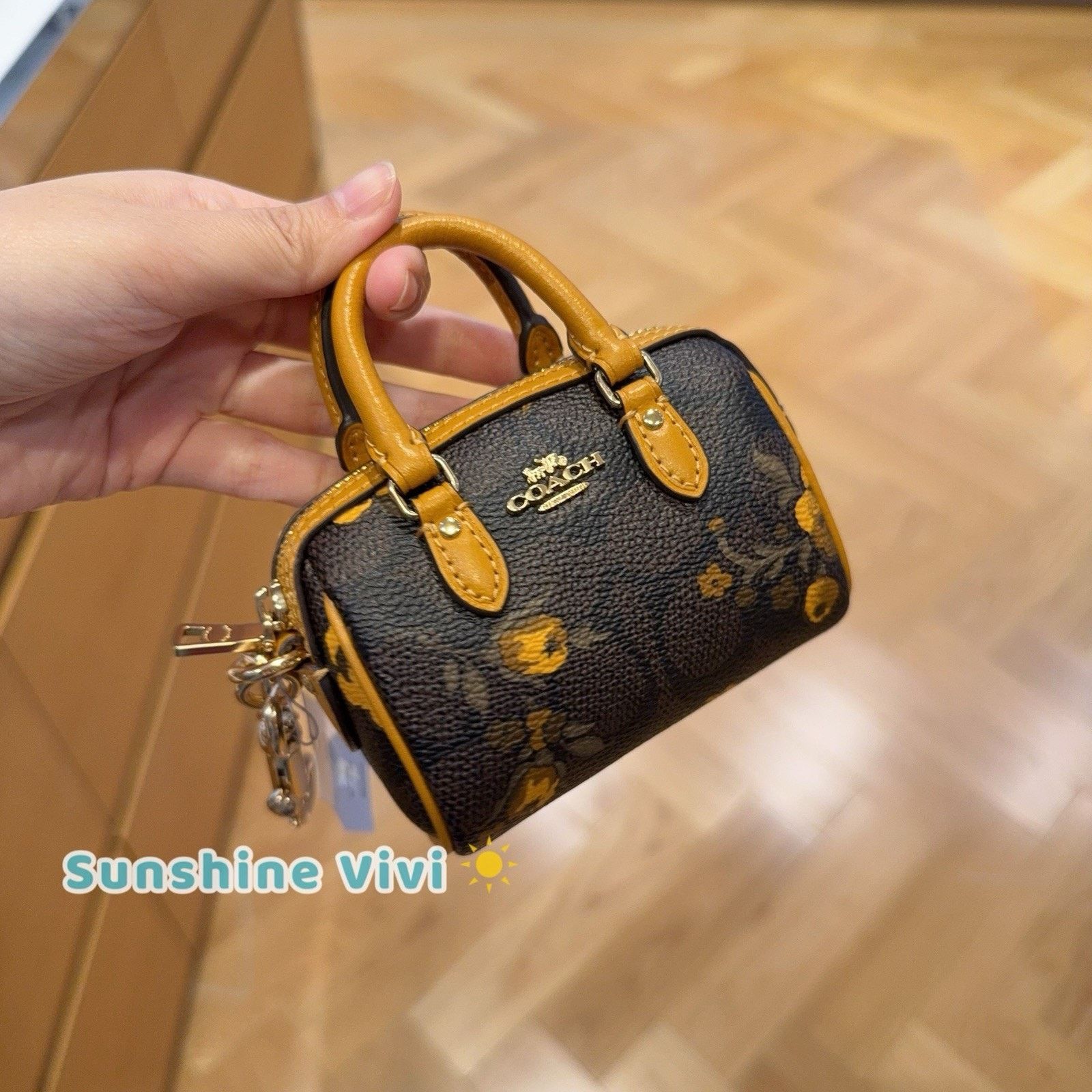 Coach NWT Coach Mini Rowan Keychain Charm Floral CCF12（no bag） Size ONE SIZE - 5 Thumbnail