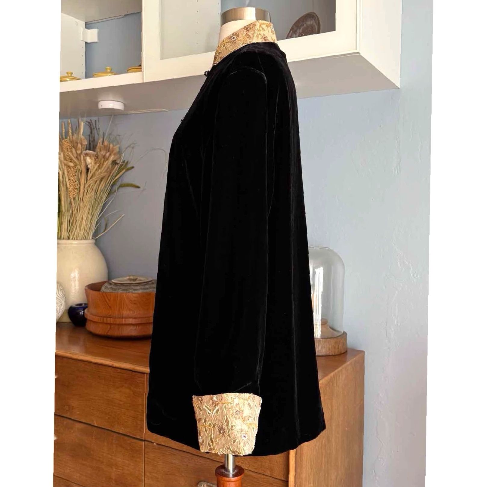 Velvet KAMI’s Ethnic Place Black Velvet Mandarin-Collar Asian Jacket Silk Lined Beaded Embroidered Sz L Size L / US 10 / IT 46 - 4 Thumbnail
