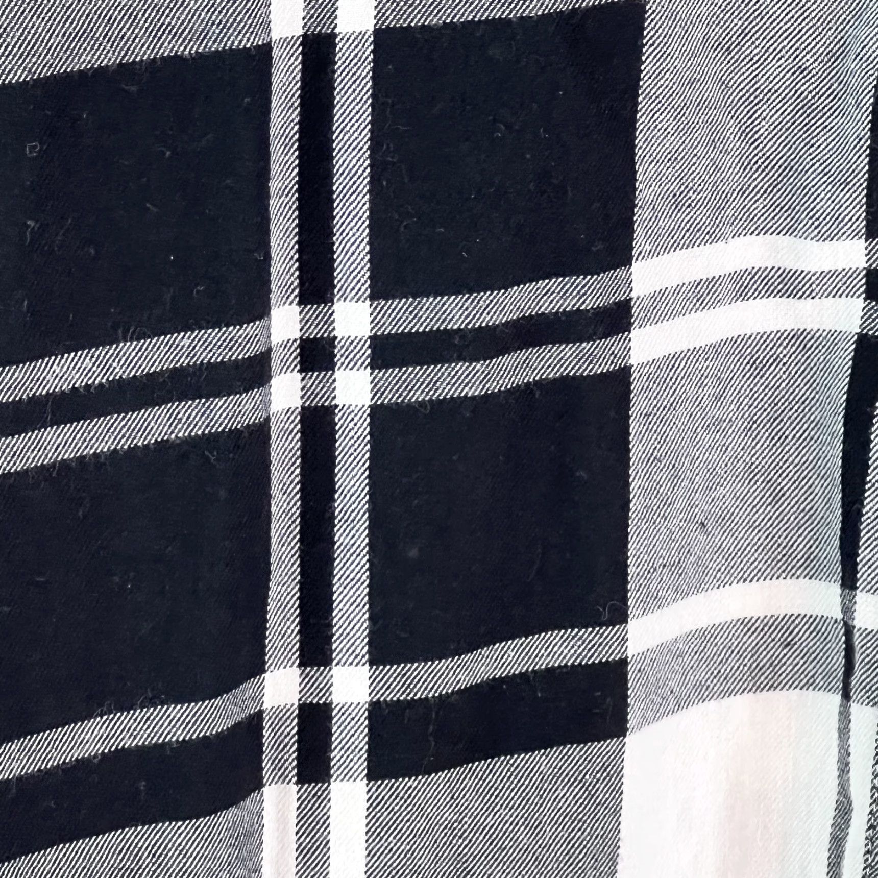 Old Navy VINTAGE? No. Old Navy Womens Plaid Shirt All Season White Button Front The Boyfriend Shirt M - Casual Womens Shirt Medium White Plaid 100% Cotton Size M / US 6-8 / IT 42-44 - 4 Thumbnail