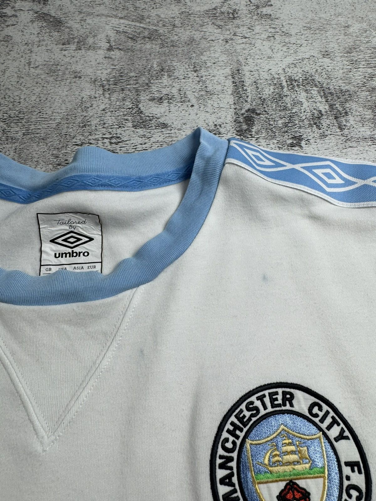 Umbro Manchester City 2009 2010 2011 White Men’s XL Retro Umbro Cotton Jersey T Shirt Size US XL / EU 56 / 4 - 8 Thumbnail
