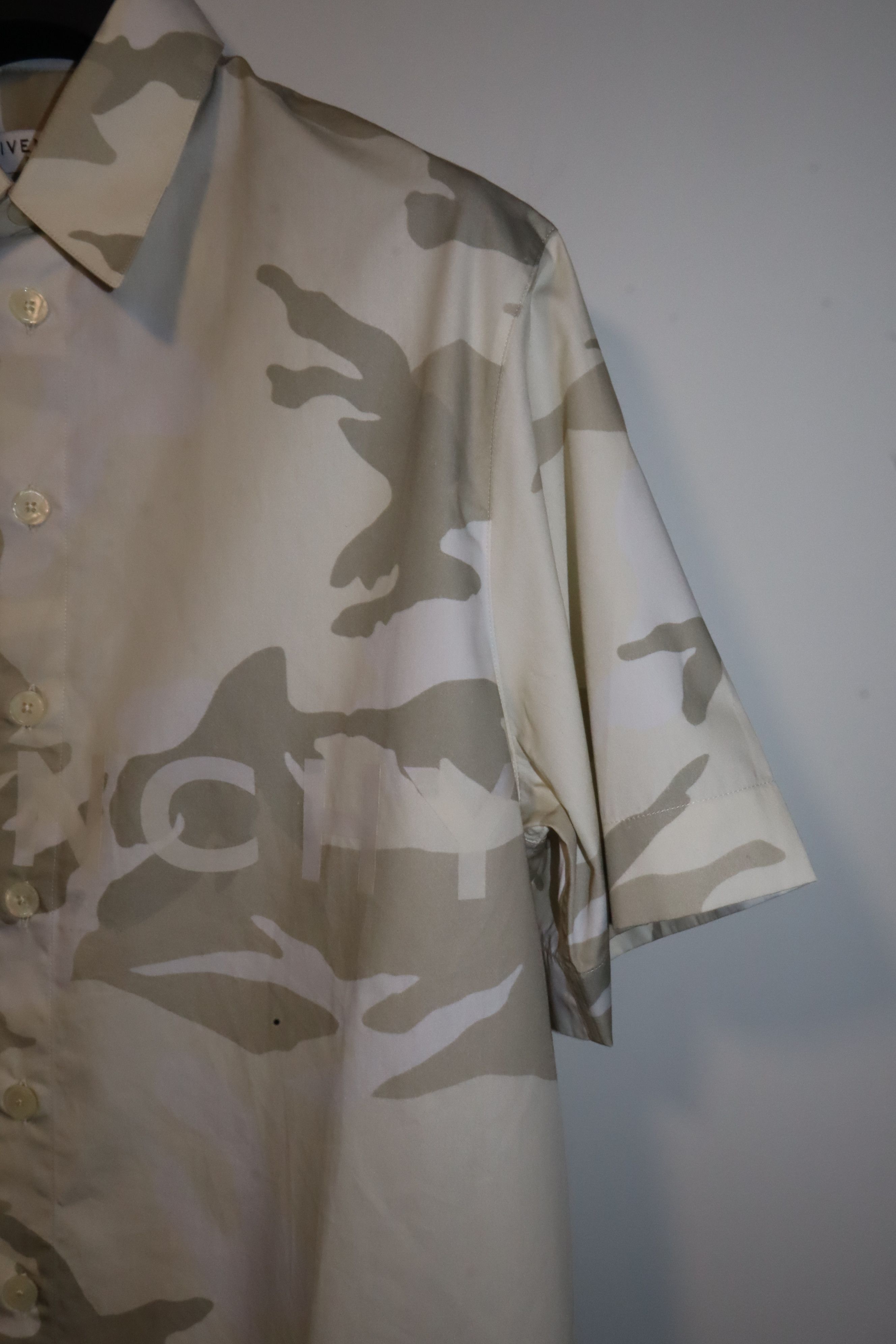 Givenchy Camo logo shirt Size US S / EU 44-46 / 1 - 2 Thumbnail