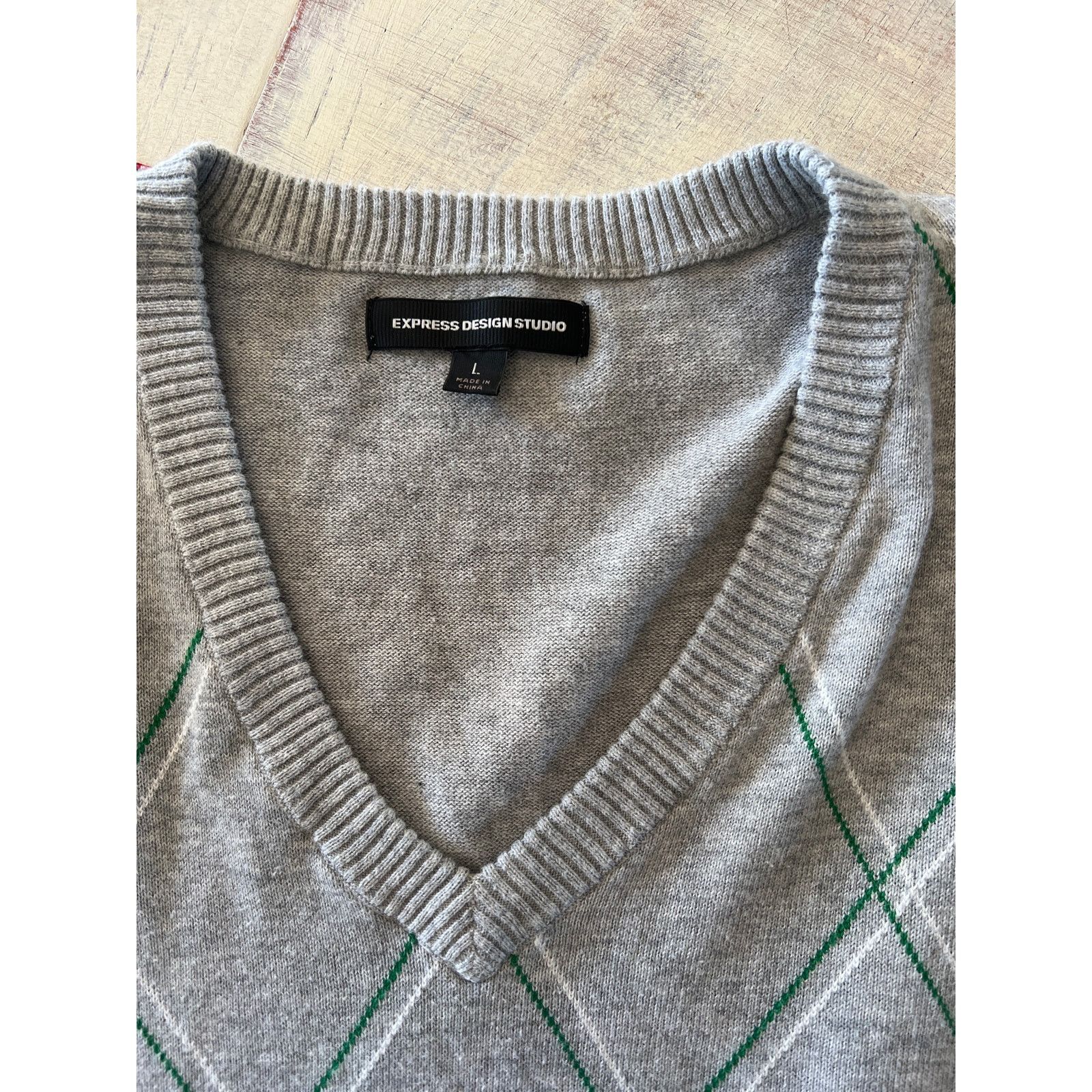 Express Express Design Studio Gray Plaid Argyle Sweater Vest Men Lge Size US L / EU 52-54 / 3 - 3 Thumbnail