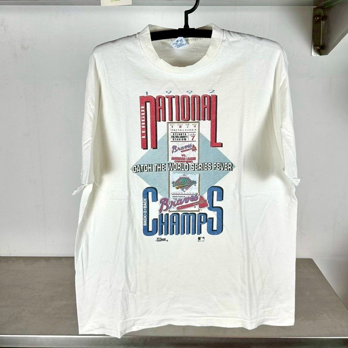 Vintage 1992 Atlanta Braves Champs MLB Catch the World Series Tee Size US XL / EU 56 / 4 - 1 Thumbnail