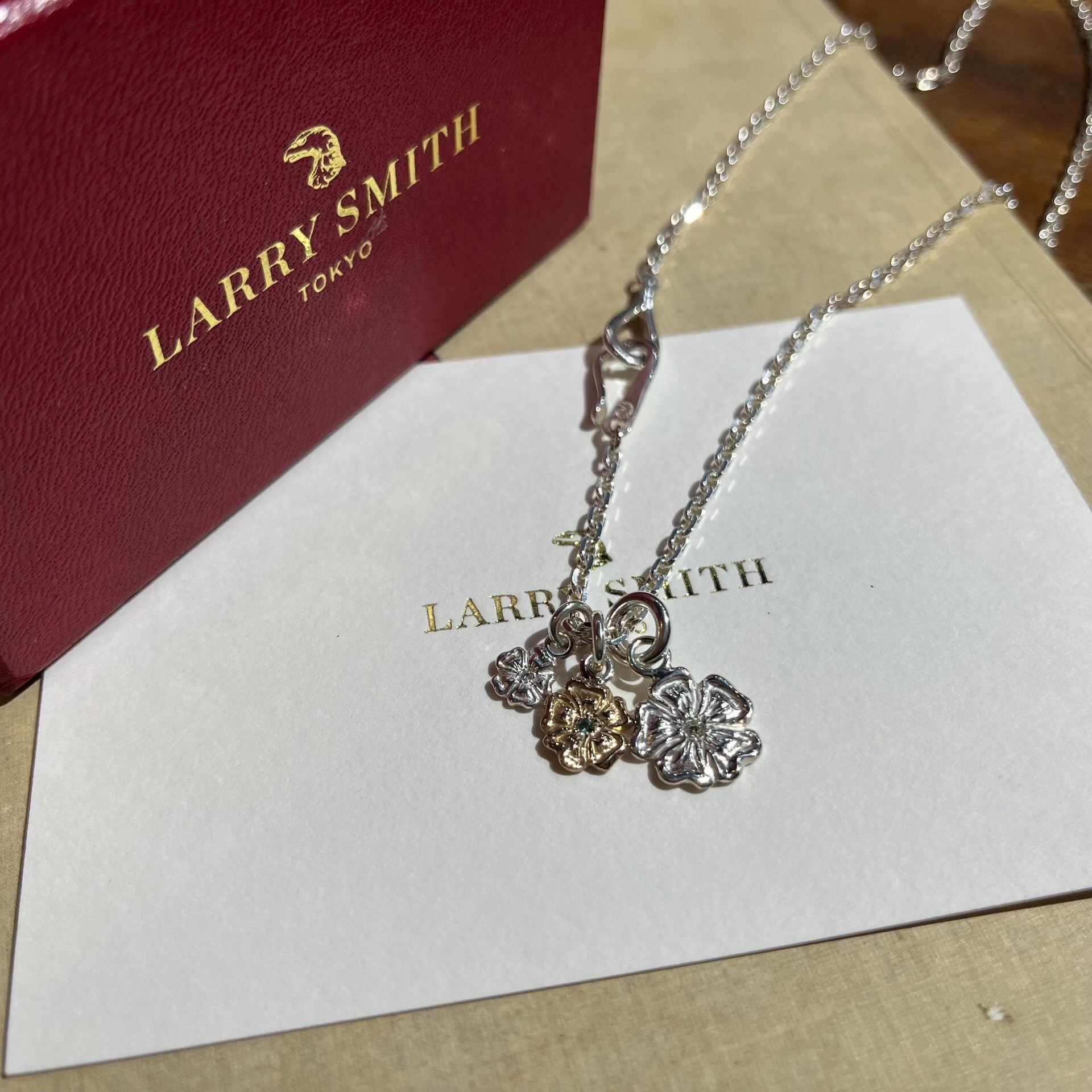 Larry Smith Larry Smith Three-Flower Gold Necklace Size ONE SIZE - 1 Thumbnail