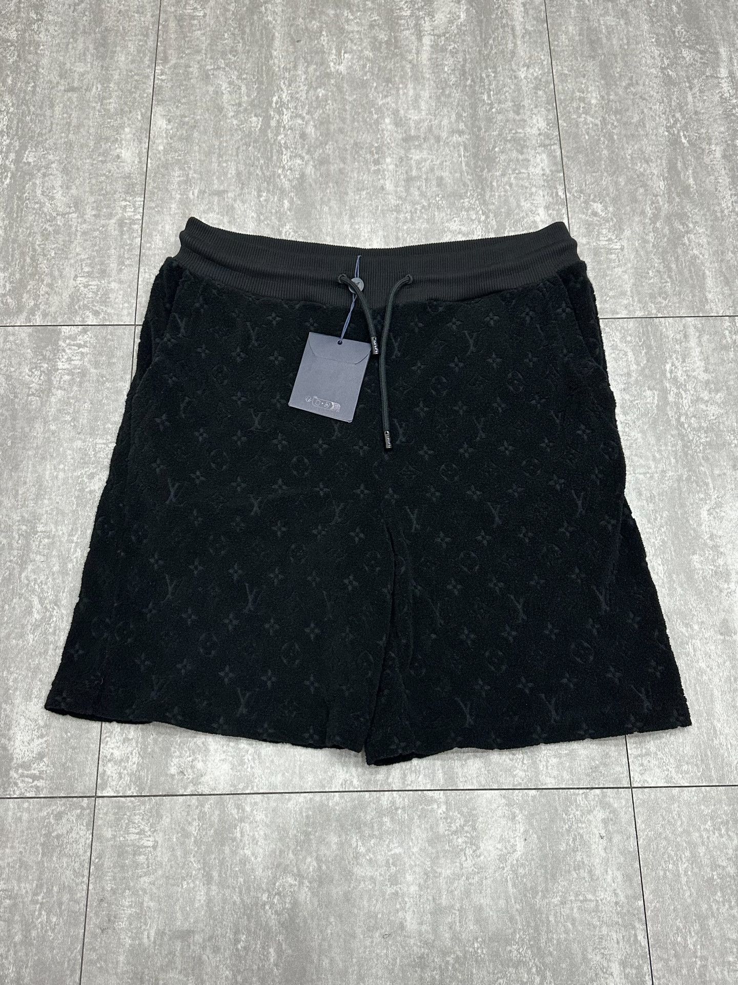 Louis Vuitton Louis Vuitton Shorts 32 Men Size US 32 / EU 48 - 1 Thumbnail