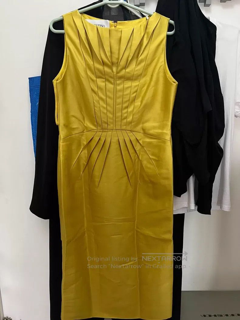 Valentino Valentino Over-the-knee dress Size L / US 10 / IT 46 - 1 Thumbnail