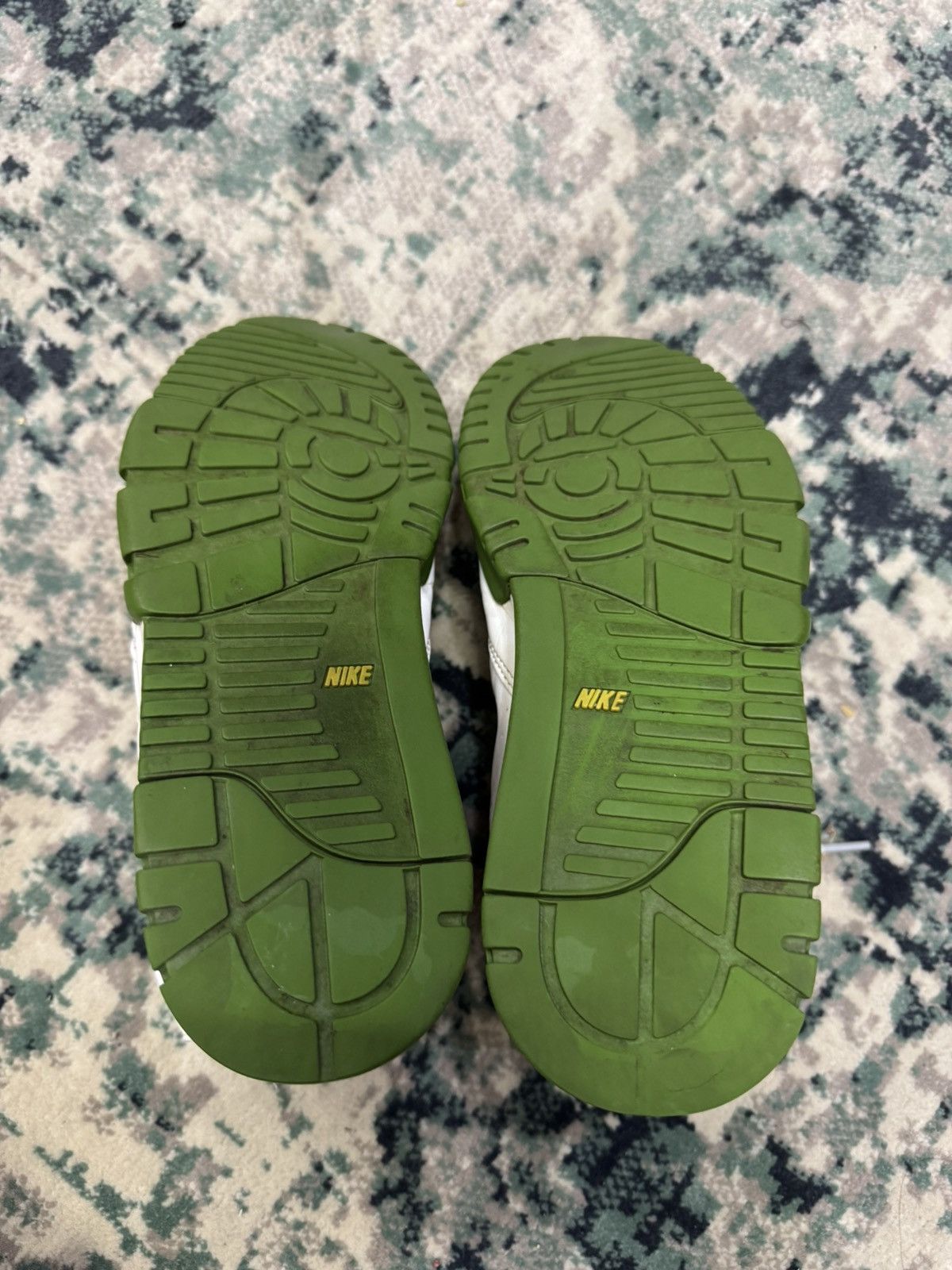 Nike 2005 NIKE AIR TRAINER 1 SP FRAGMENT WHITE CHLOROPHYLL SHOES Size US 7.5 / EU 40-41 - 6 Thumbnail