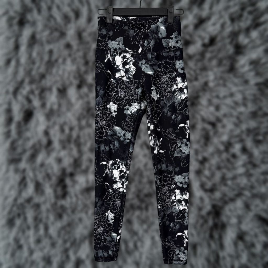 Vintage Balance Collection Leggings Womens S 23x26 Black Floral Yoga Dark Cottagecore Size 28" / US 6 / IT 42 - 1 Thumbnail