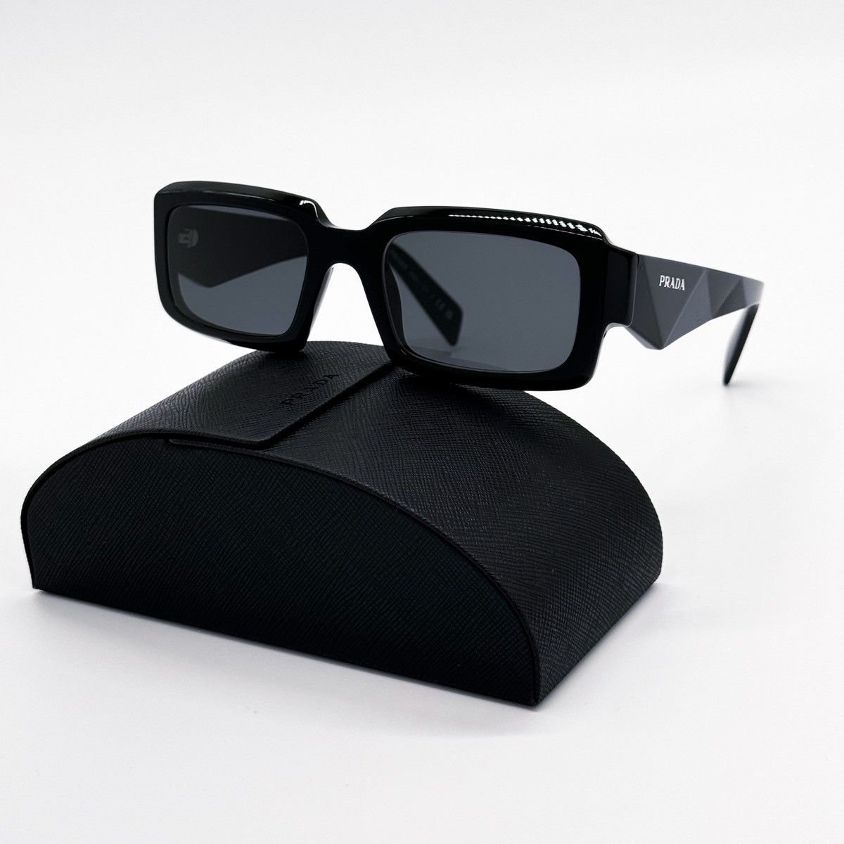 おすすめ☆大人気【PRADA】 S OOO ブラック Prada NEW PRADA SPR 27Z 16K08Z SQUARE PR 27ZS BLACK