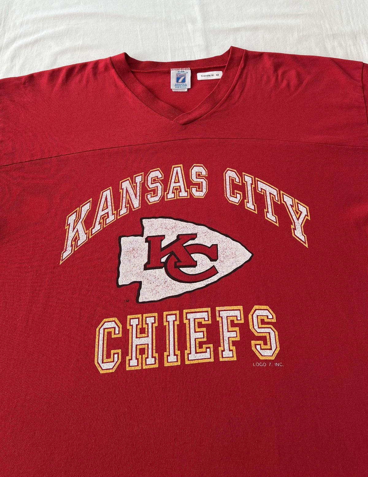 NFL Vintage 90s Kansas City Chiefs NFL Logo 7 T-shirt Size US XL / EU 56 / 4 - 3 Thumbnail