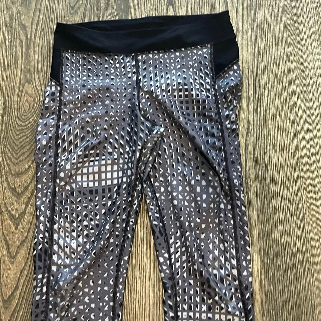 Under Armour Under Armour Girls Youth Heat Gear Crop Leggings Gray Size L Size 27" / US 4 / IT 40 - 3 Thumbnail