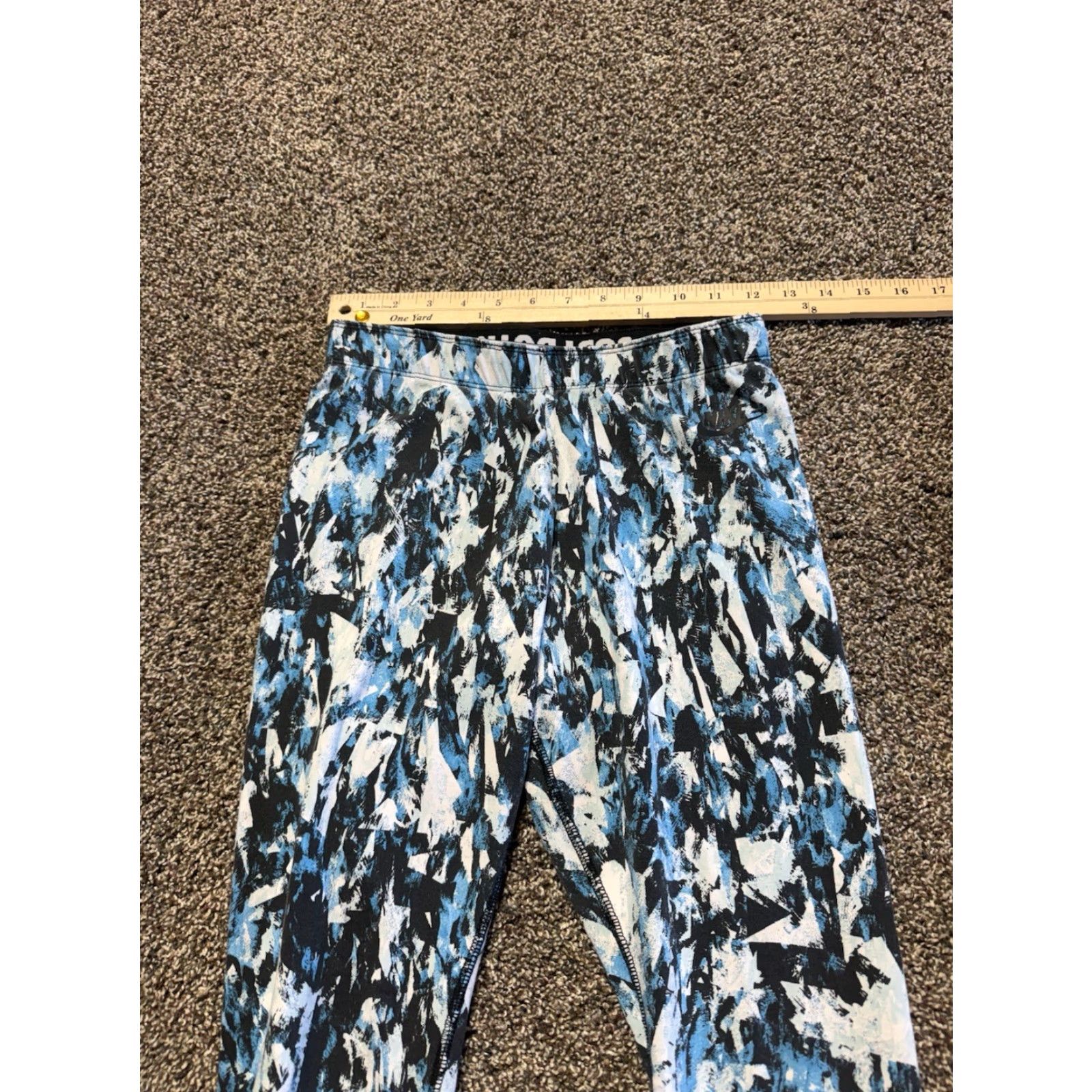 Nike Nike Leggings Women's Small Multicolor Under Armour f 2 Overstock? (Note: This seems wrong) Size 28" / US 6 / IT 42 - 6 Thumbnail