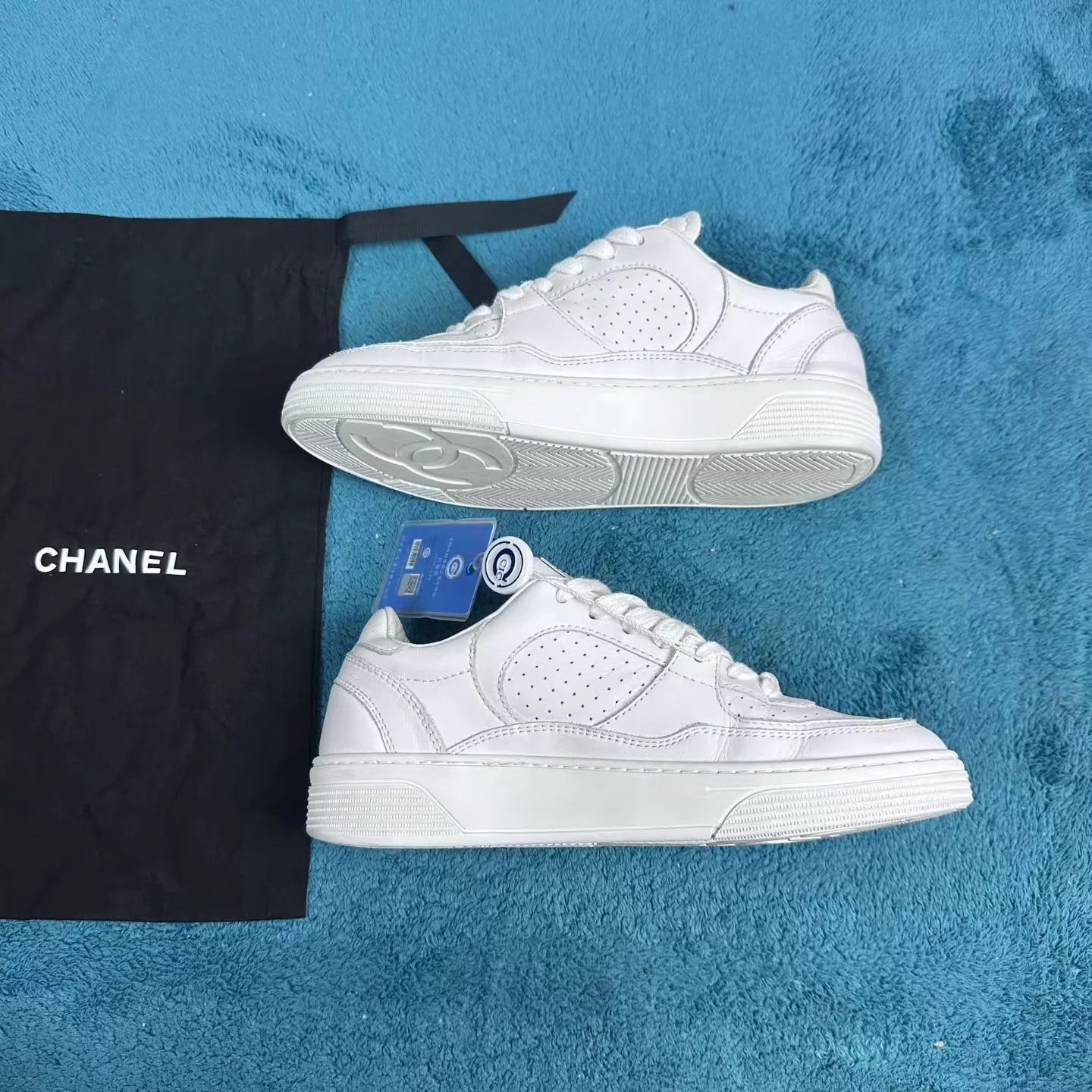 Chanel Chanel 23A White Round Toe Lace-Up Low-Top Sneakers 35 Size US 4.5 / IT 34.5 - 3 Thumbnail