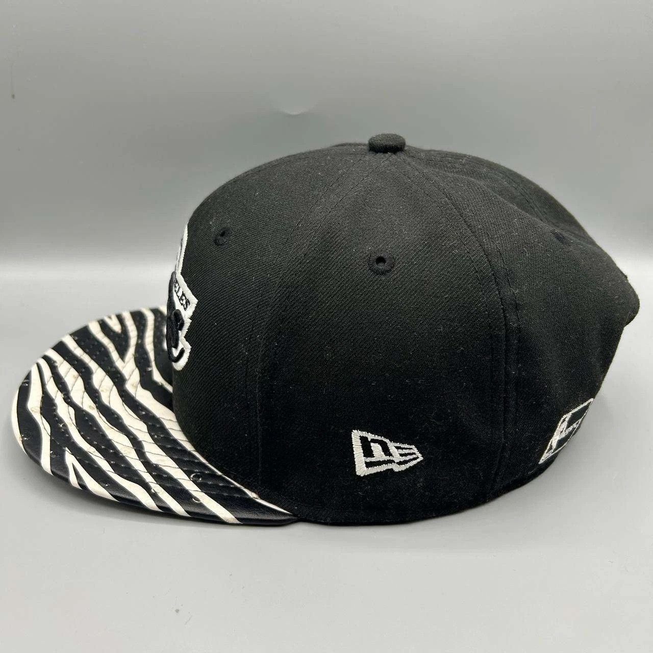 New Era Los Angeles LA Lakers Hat Men M-L Black White NBA Strap Back Size ONE SIZE - 7 Thumbnail