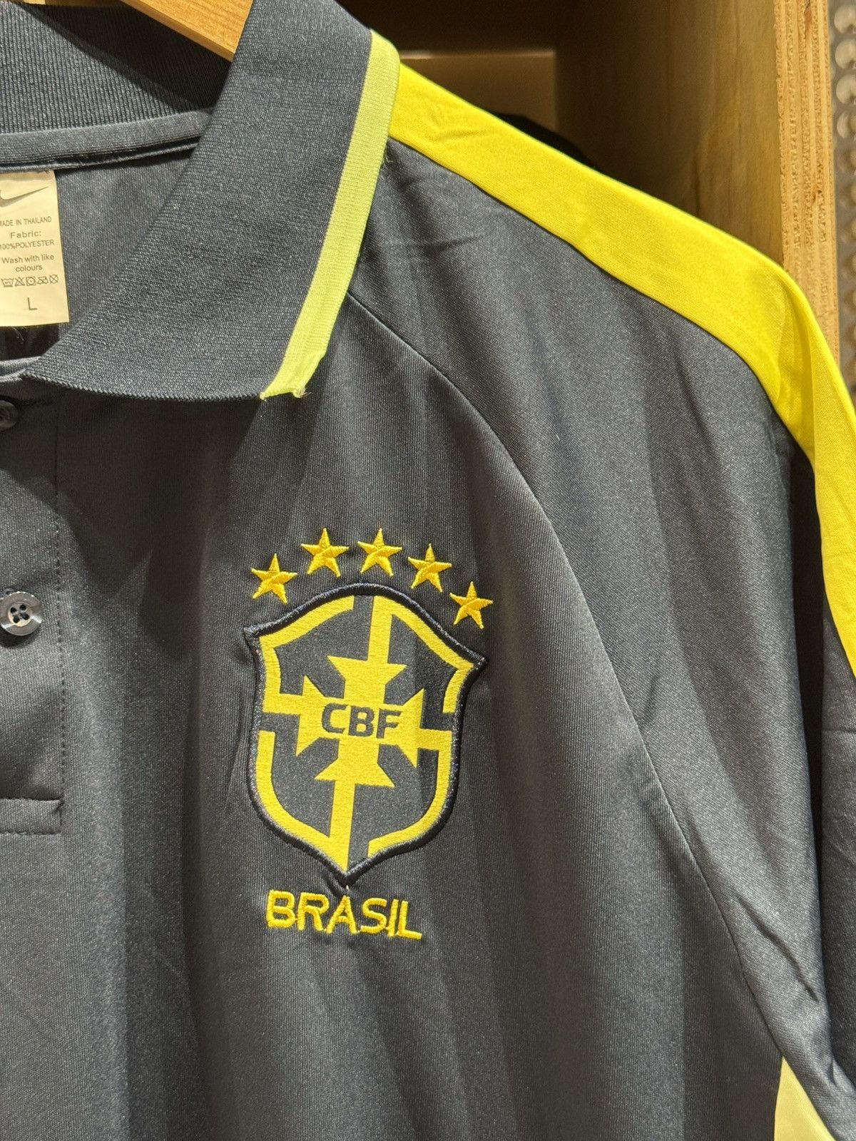 Nike Brazil 🇧🇷 2023-24 Nike Training Polo shirt Size US L / EU 52-54 / 3 - 4 Thumbnail