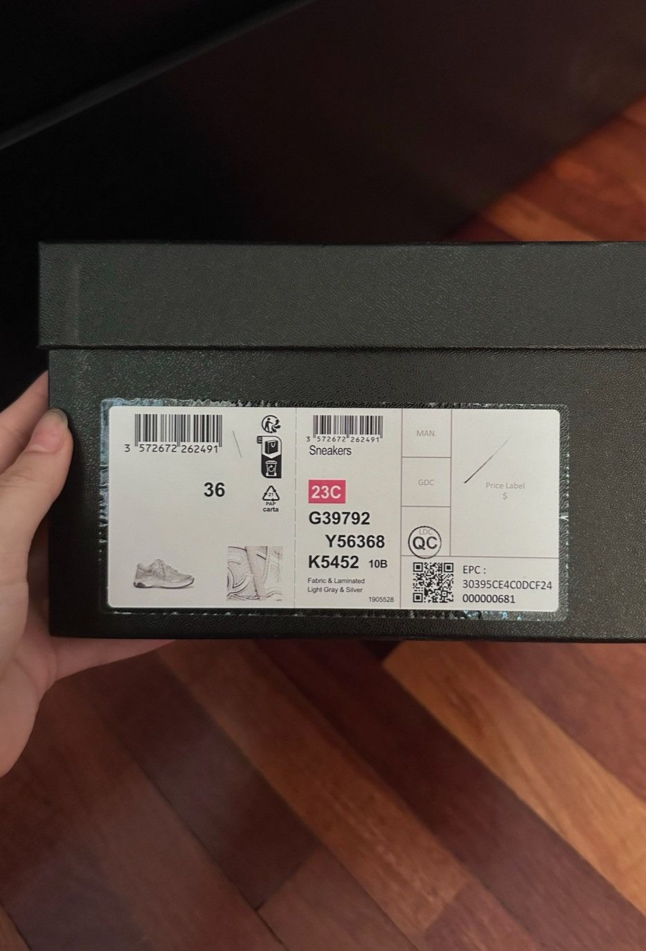 Chanel CHANEL CC LOGO TRAINER Size US 5 / IT 35 - 5 Thumbnail