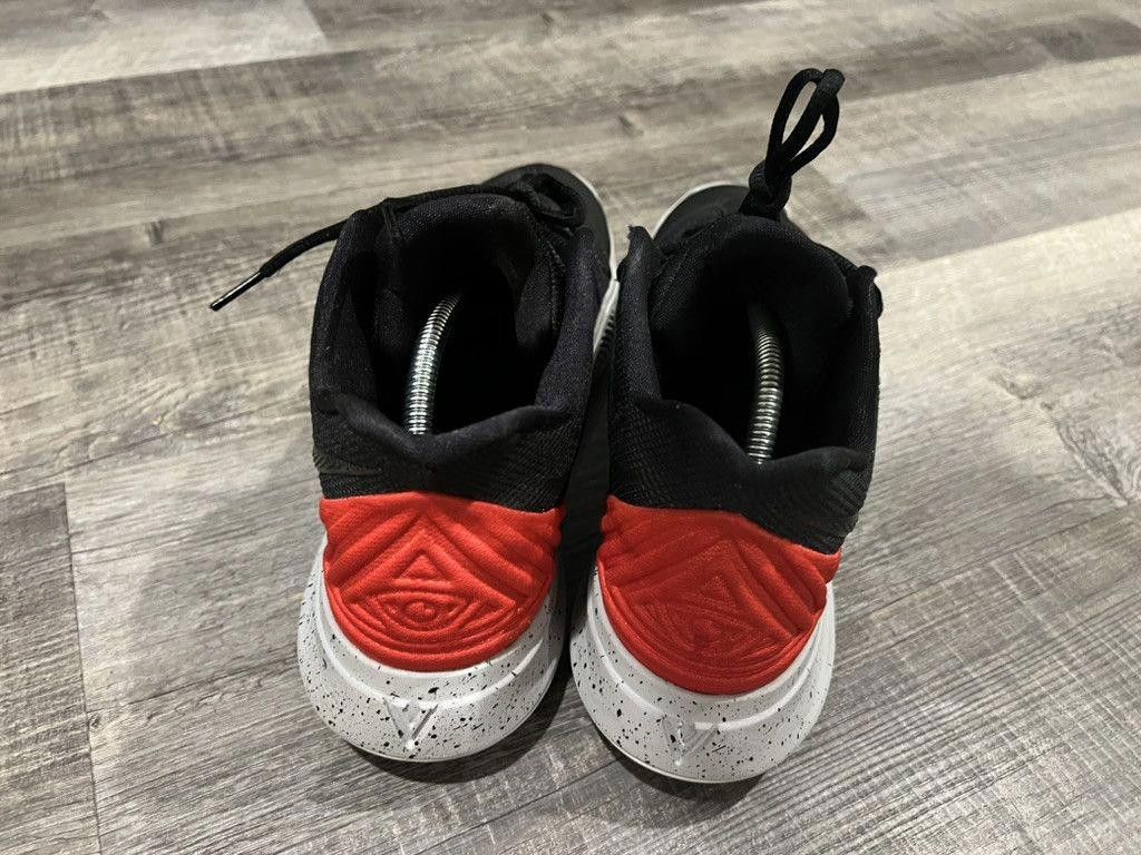 Nike NIKE • Kyrie 5 "2019 Bred" (10.5M) Size US 10.5 / EU 43-44 - 7 Thumbnail
