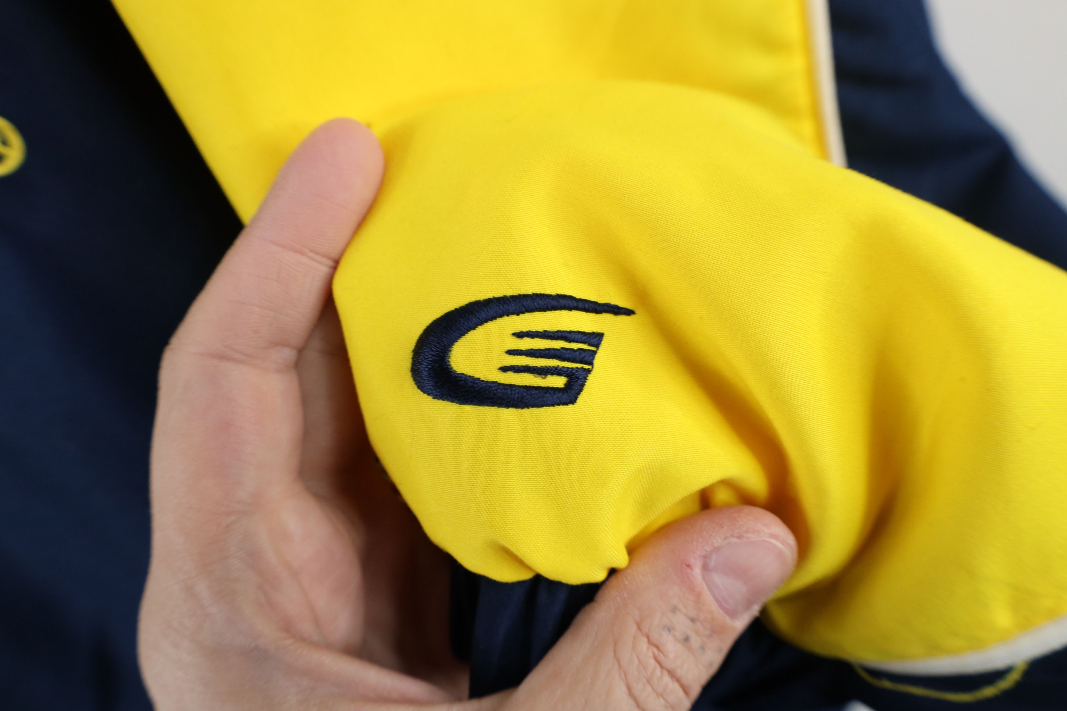 Vintage Vintage 90s University of Michigan Windbreaker Jacket Size US XL / EU 56 / 4 - 5 Thumbnail