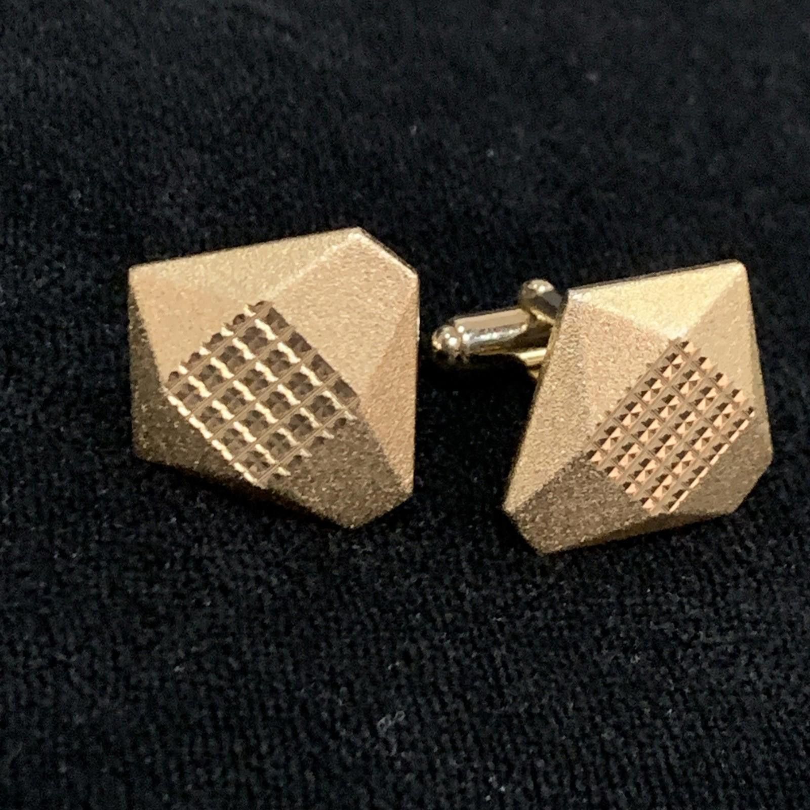 The Unbranded Brand Diamond Cut Cufflinks Unisex Brushed Yellow Gold Plated EUC Size ONE SIZE - 2 Thumbnail