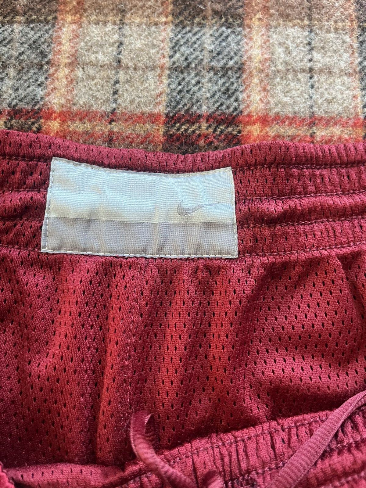Nike Vintage 2000’s Y2K Nike Reversible Basketball Shorts mens 34 Size US 34 / EU 50 - 4 Thumbnail