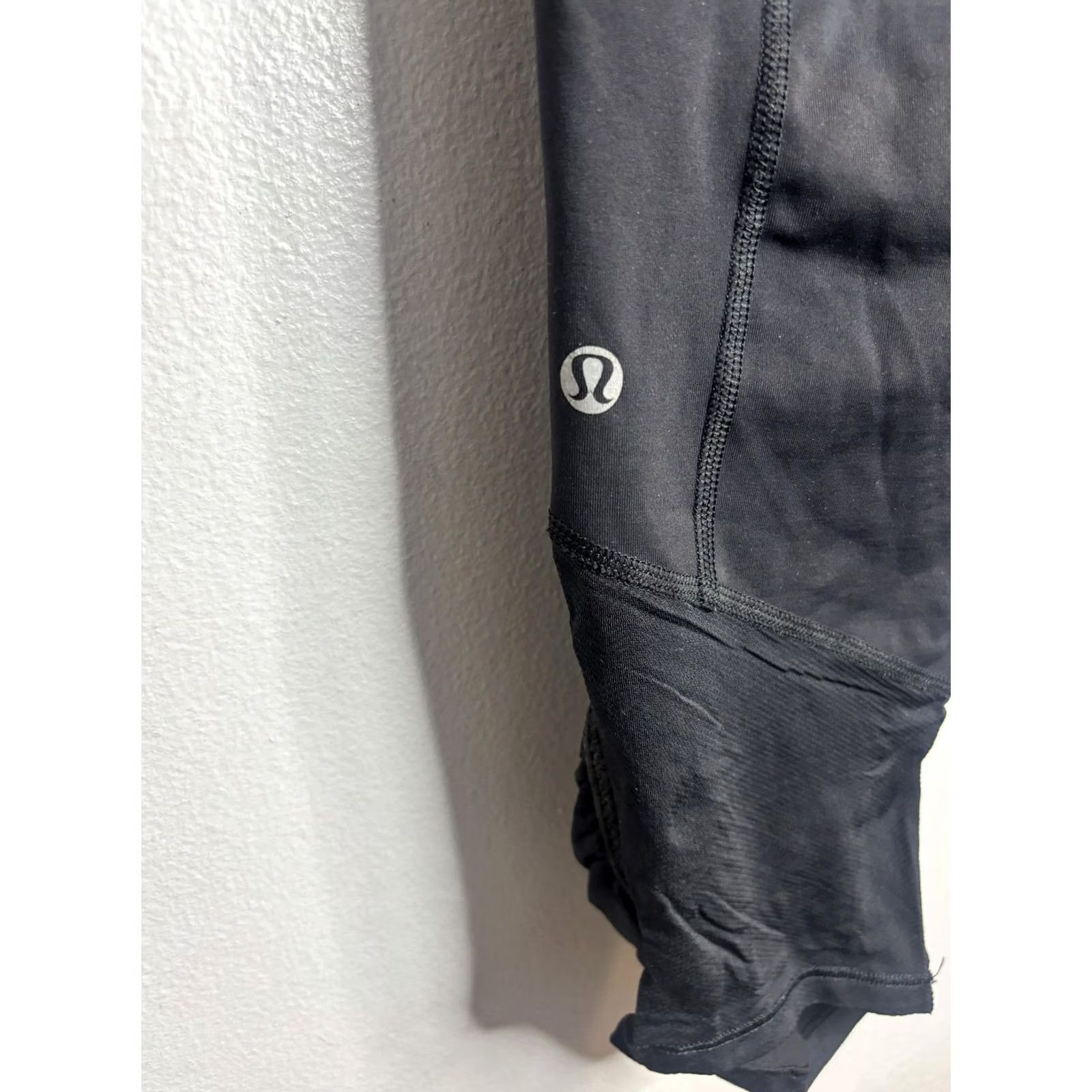Lululemon Lululemon Womens 8 Black Crop Capri Leggings Running Athletic Pants Ruched Size 30" / US 8 / IT 44 - 3 Thumbnail