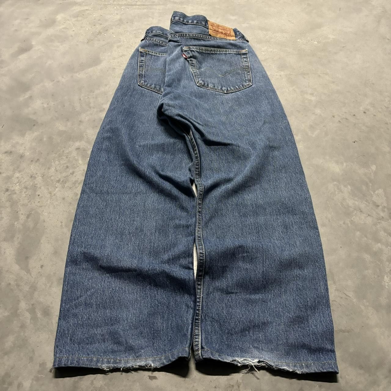 Levi's × Vintage Crazy Vintage Y2K/2000s Grunge Medium Wash Levi’s Essential Denim Jeans! Size US 36 / EU 52 - 4 Thumbnail