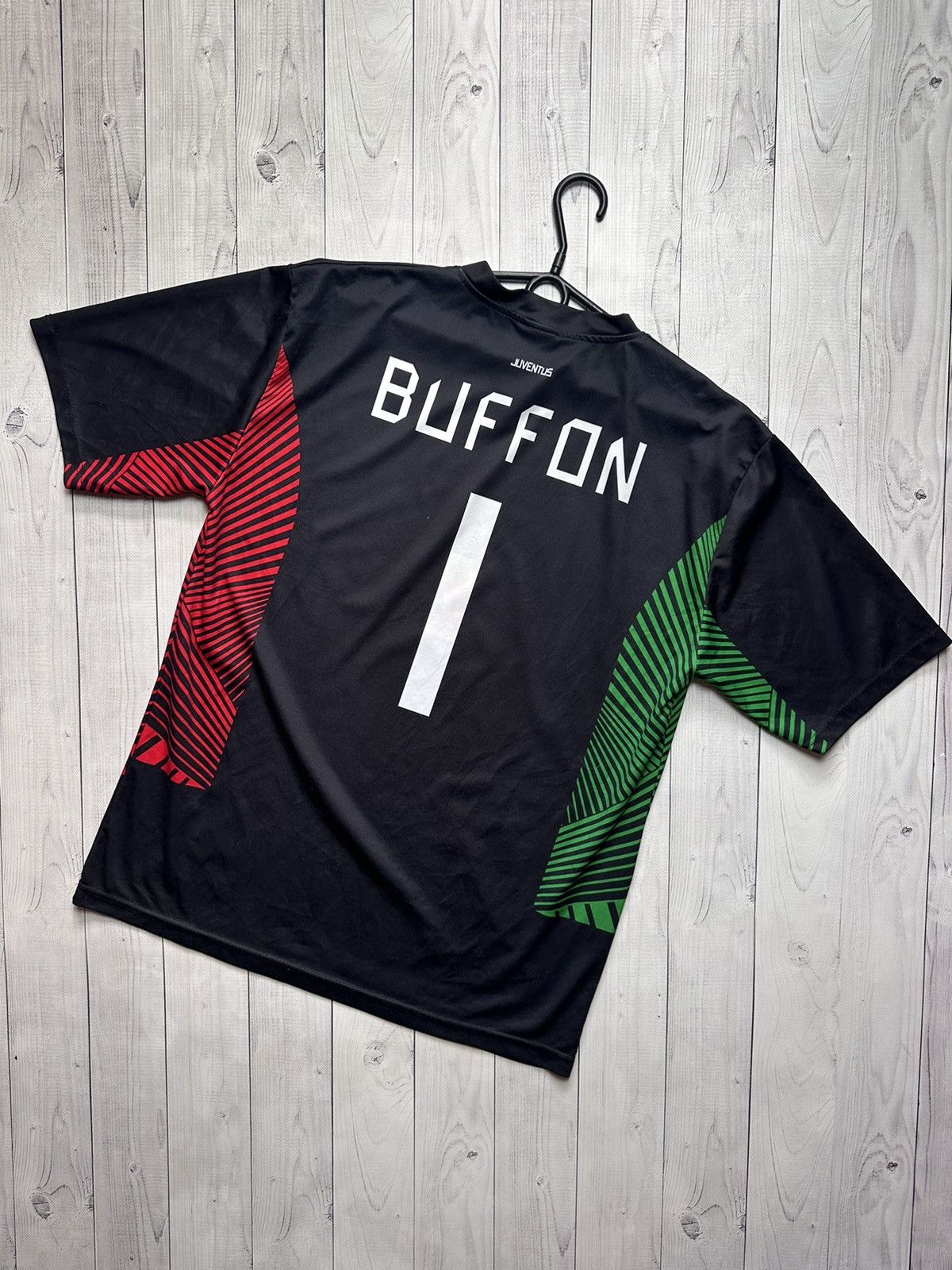 Vintage Vintage Juventus 1 Buffon goalkeeper soccer jersey size XL Size US XL / EU 56 / 4 - 1 Thumbnail