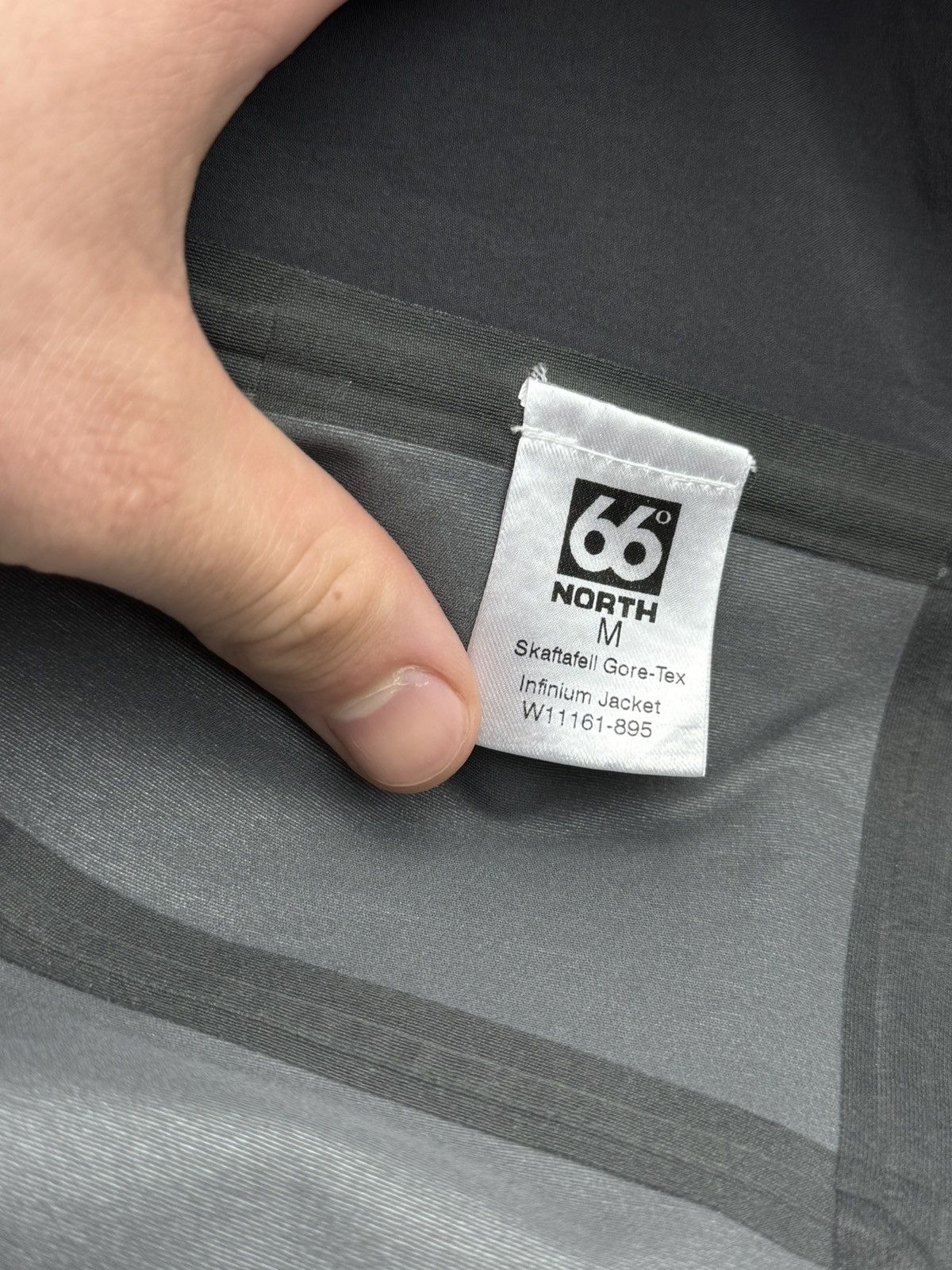 66 North 66° North Skaftafell Gore-Tex Infinium Jacket in Lava Size US M / EU 48-50 / 2 - 11 Thumbnail