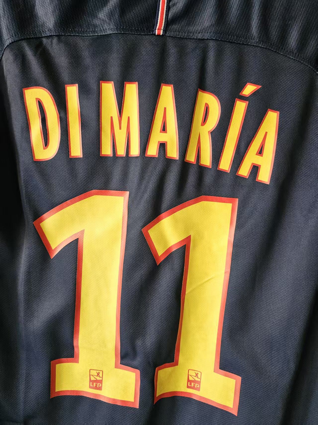 Other 2016 17 PSG Soccer Jersey 11 Ángel Di María Jersey Size US M / EU 48-50 / 2 - 3 Thumbnail