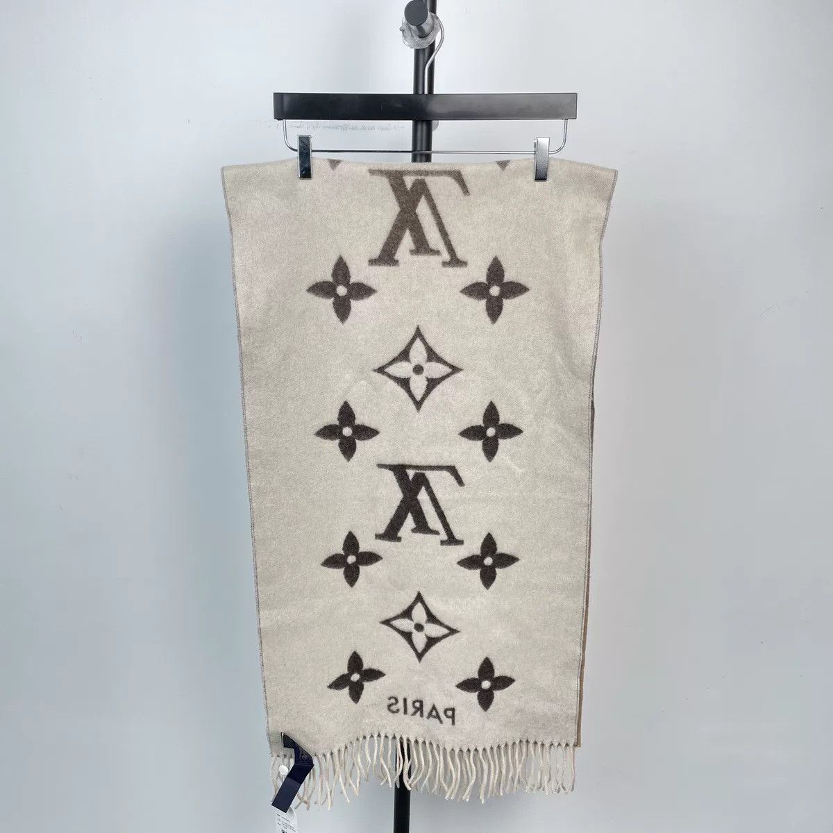 Louis Vuitton LV Beige Monogram Tassel Scarf Size ONE SIZE - 1 Thumbnail