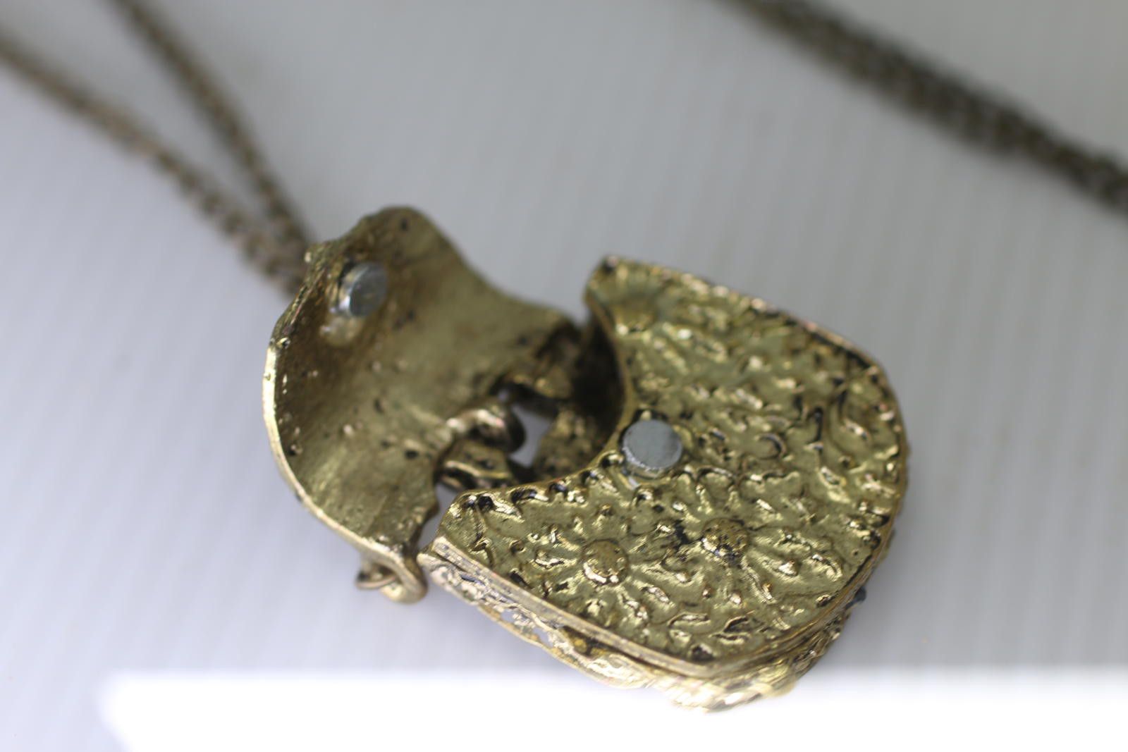 Unknown London Vintage Gold Tone Mini Purse Locket Pendant Necklace Floral Size ONE SIZE - 4 Thumbnail