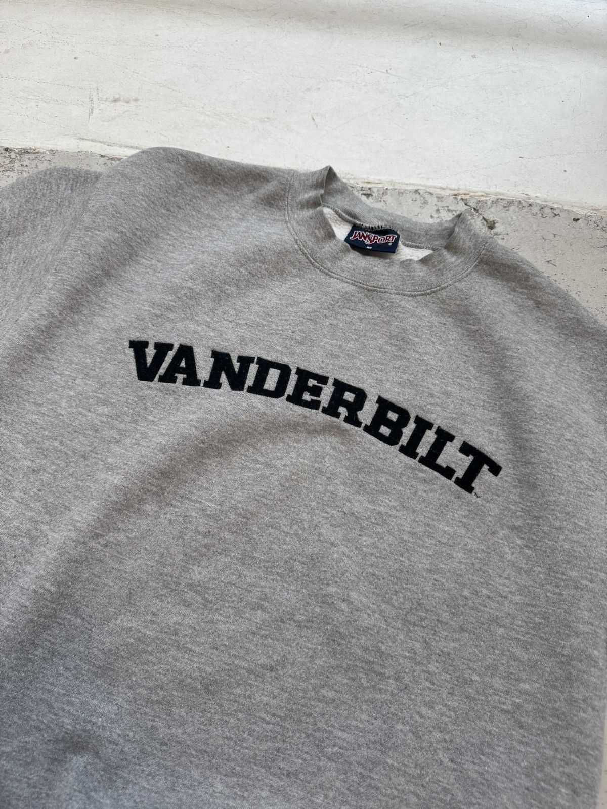 NCAA Vintage Vanderbilt University Embroidered Crewneck Medium Size US M / EU 48-50 / 2 - 2 Thumbnail