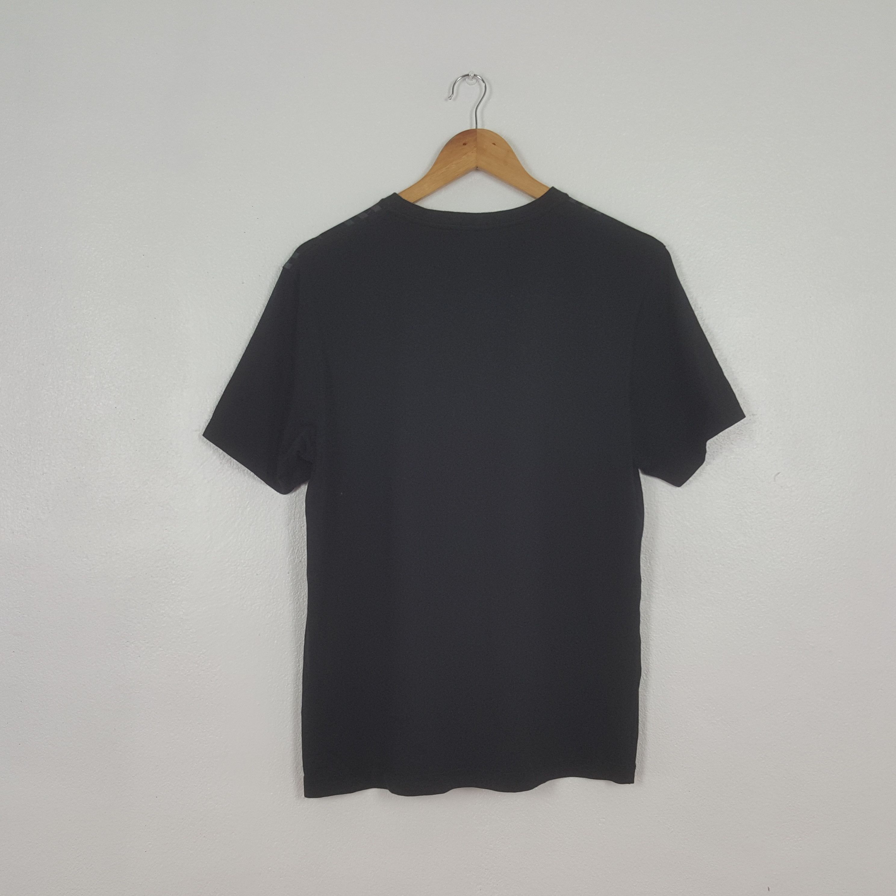 Burberry Vintage Burberry London Designer Tshirt C312N65 Size US L / EU 52-54 / 3 - 3 Thumbnail