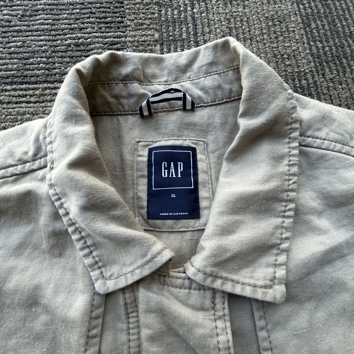 Gap GAP Vtg Y2K Khaki Utility Outdoors Full-Zip Vest Size US XL / EU 56 / 4 - 2 Thumbnail