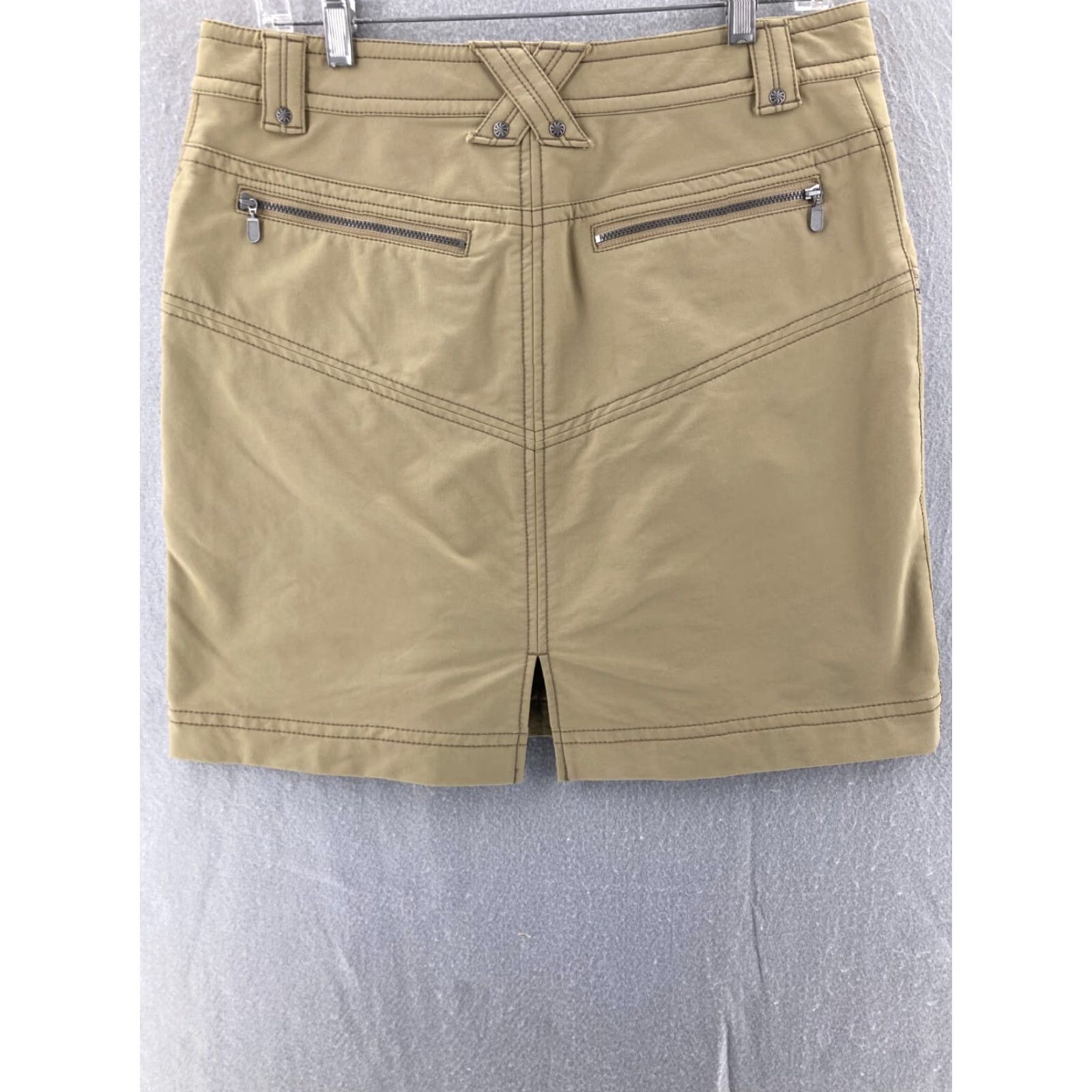 Athleta Athleta Skirt Womens 10 Khaki Nylon Cargo Pocket Front Zip Knee Length Beig e Casual Mens? Size 32" / US 10 / IT 46 - 6 Thumbnail
