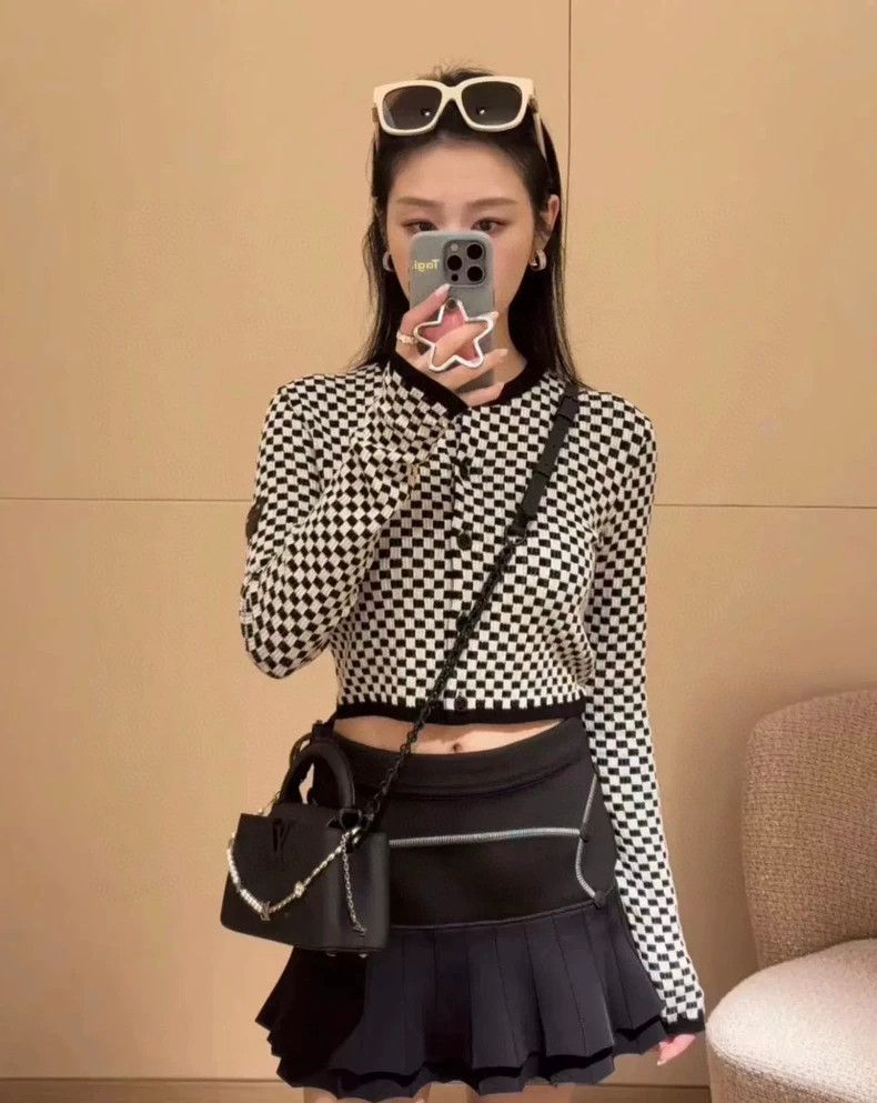 Louis Vuitton Louis Vuitton Black and white checkerboard long-sleeve swe Size S / US 4 / IT 40 - 8 Thumbnail