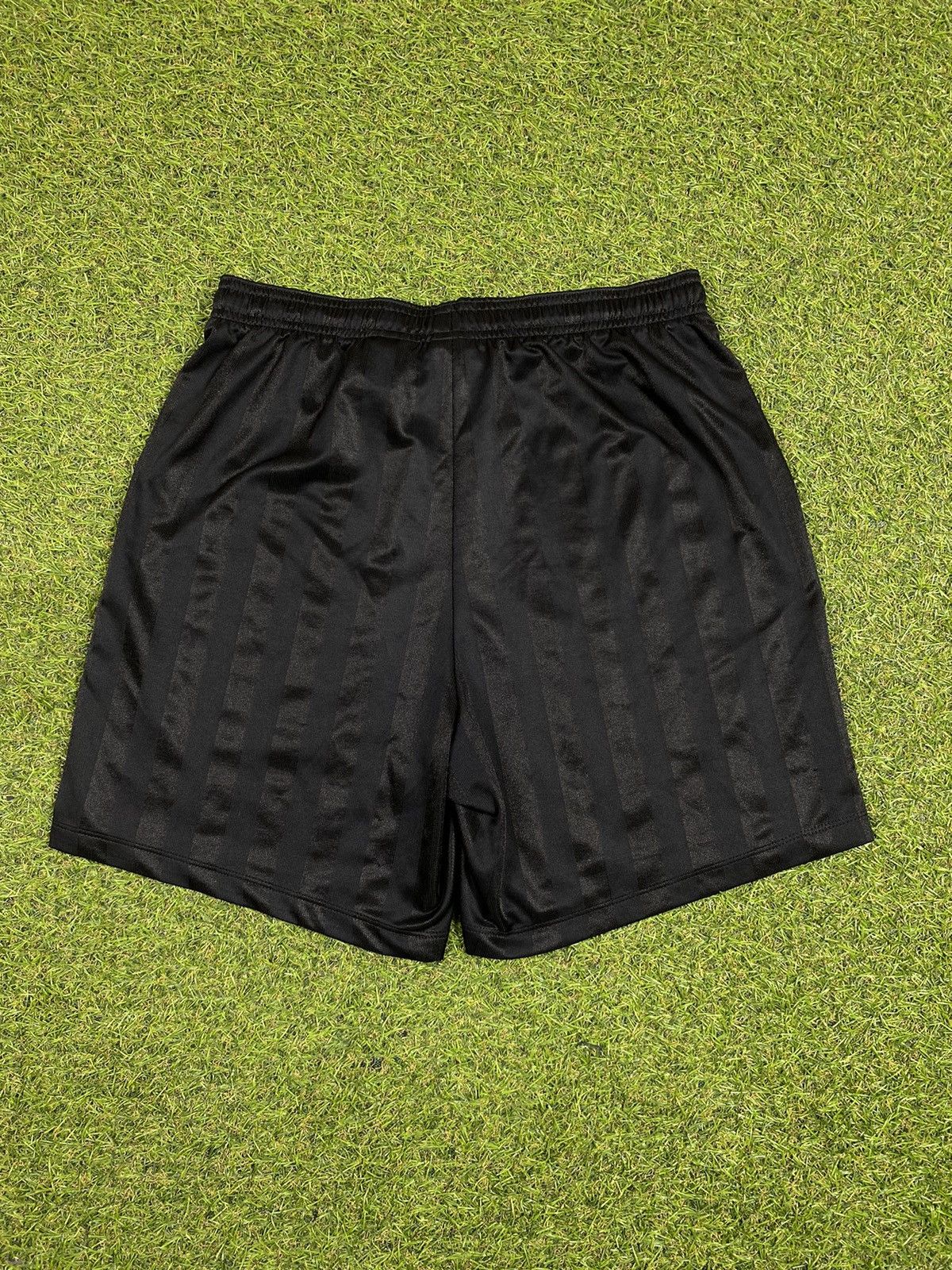 Nike Vintage Y2K Nike shorts streetwear small logo swoosh size S Size US 30 / EU 46 - 4 Thumbnail