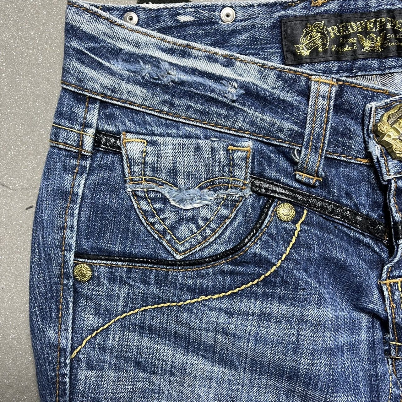 If Six Was Nine × Japanese Brand × Le Grande Bleu (L.G.B.) Red Pepper Wings Flare Jeans Size 30" / US 8 / IT 44 - 5 Thumbnail