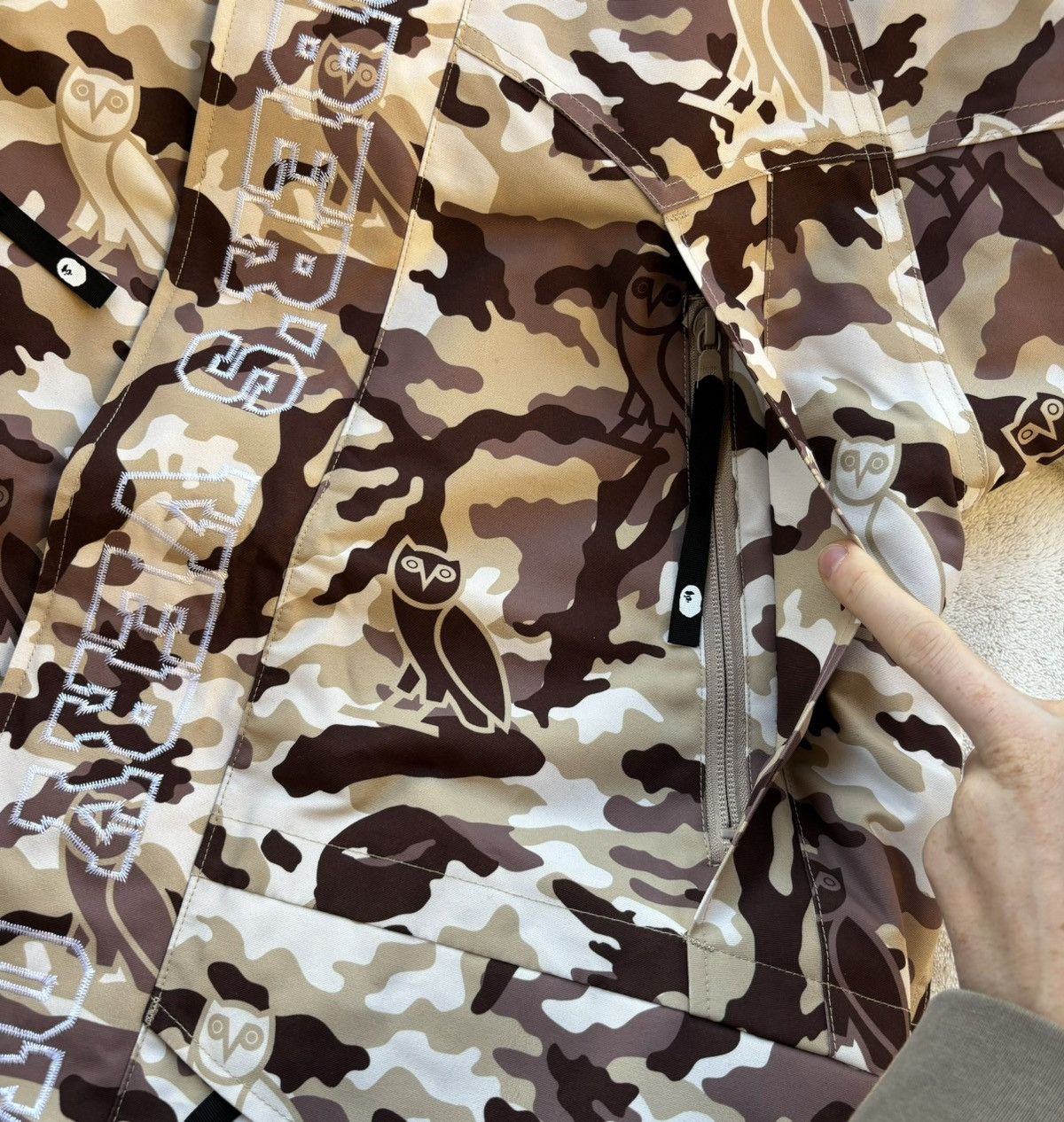 Bape × October's Very Own Bape x OVO Beige Woodland Camo Snowboard Jacket Size US XXL / EU 58 / 5 - 4 Thumbnail