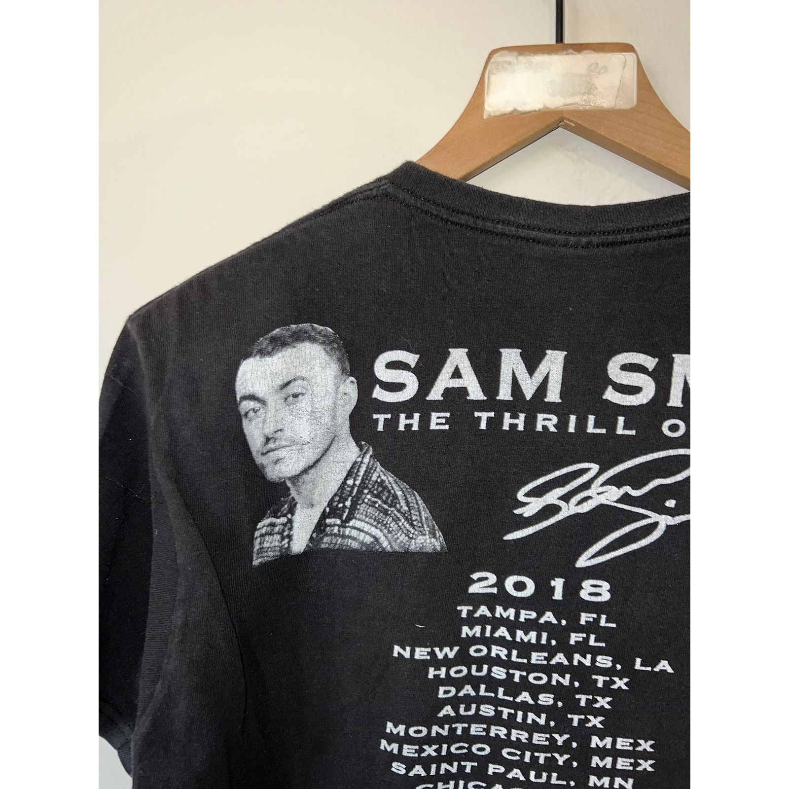 Gildan 2018 Sam Smith The Thrill Of It All Black Music Band Tee M Size US M / EU 48-50 / 2 - 6 Thumbnail