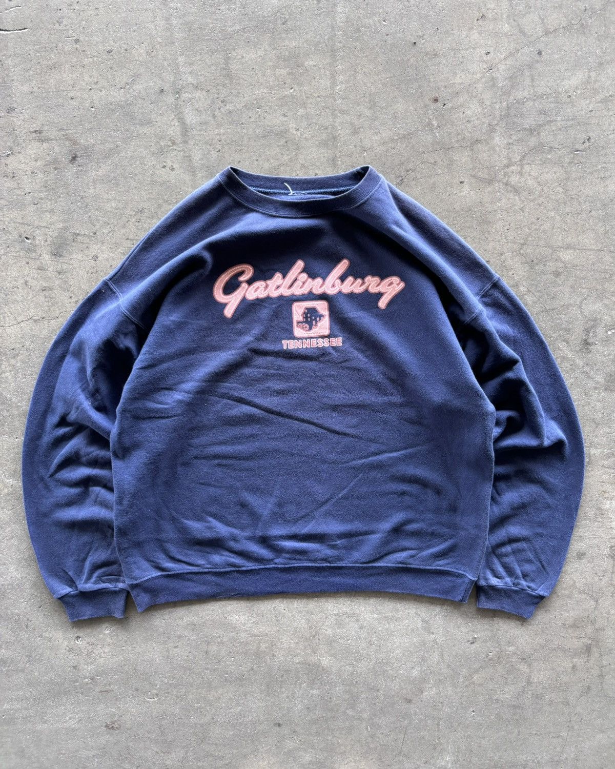 Jerzees × Vintage Vintage Gatlinberg Tennessee Navy Boxy Crewneck Size US L / EU 52-54 / 3 - 1 Thumbnail