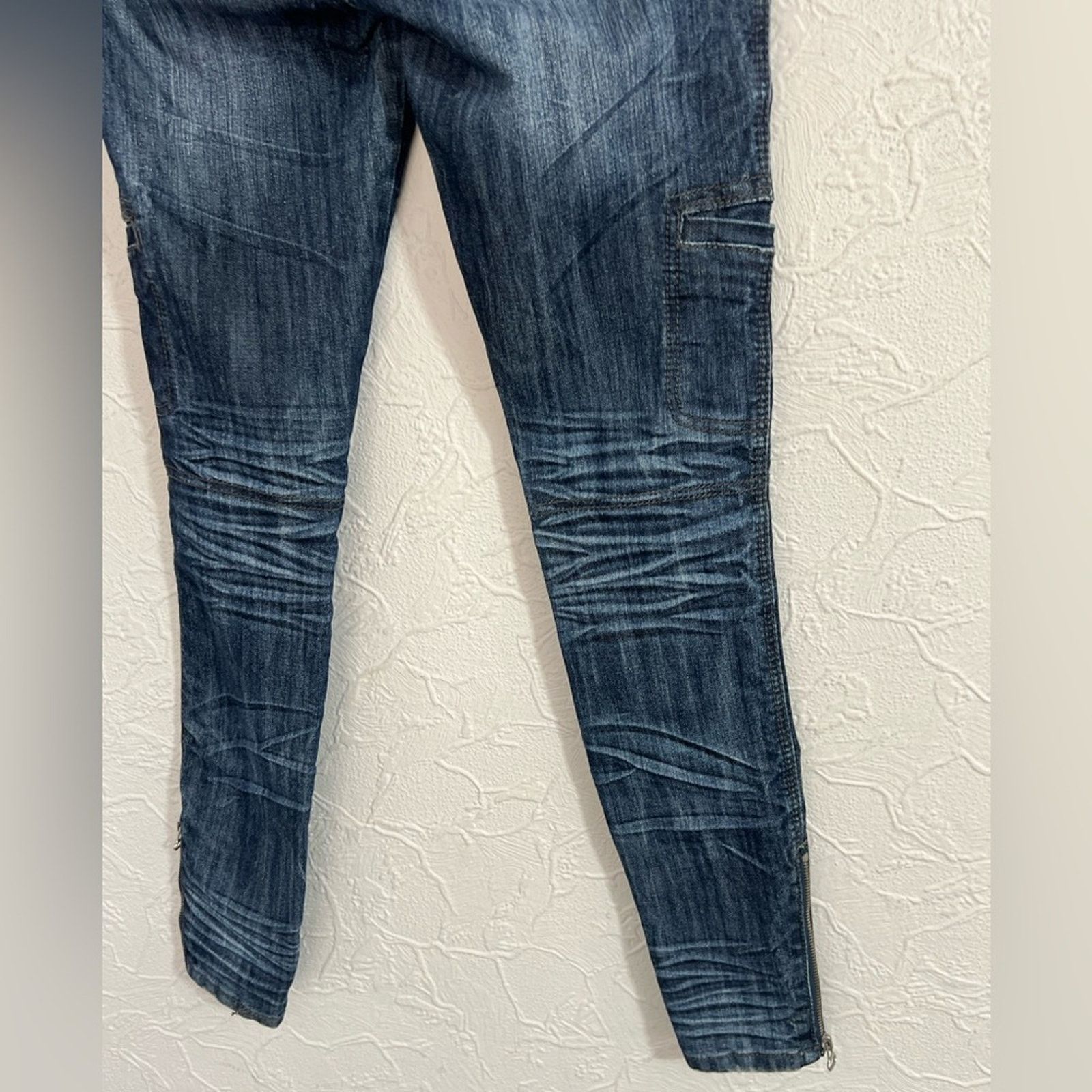 Almost Famous Almost Famous Y2K Low Rise Skinny Destroyed Jean Women’s Jr Size 30" / US 8 / IT 44 - 6 Thumbnail