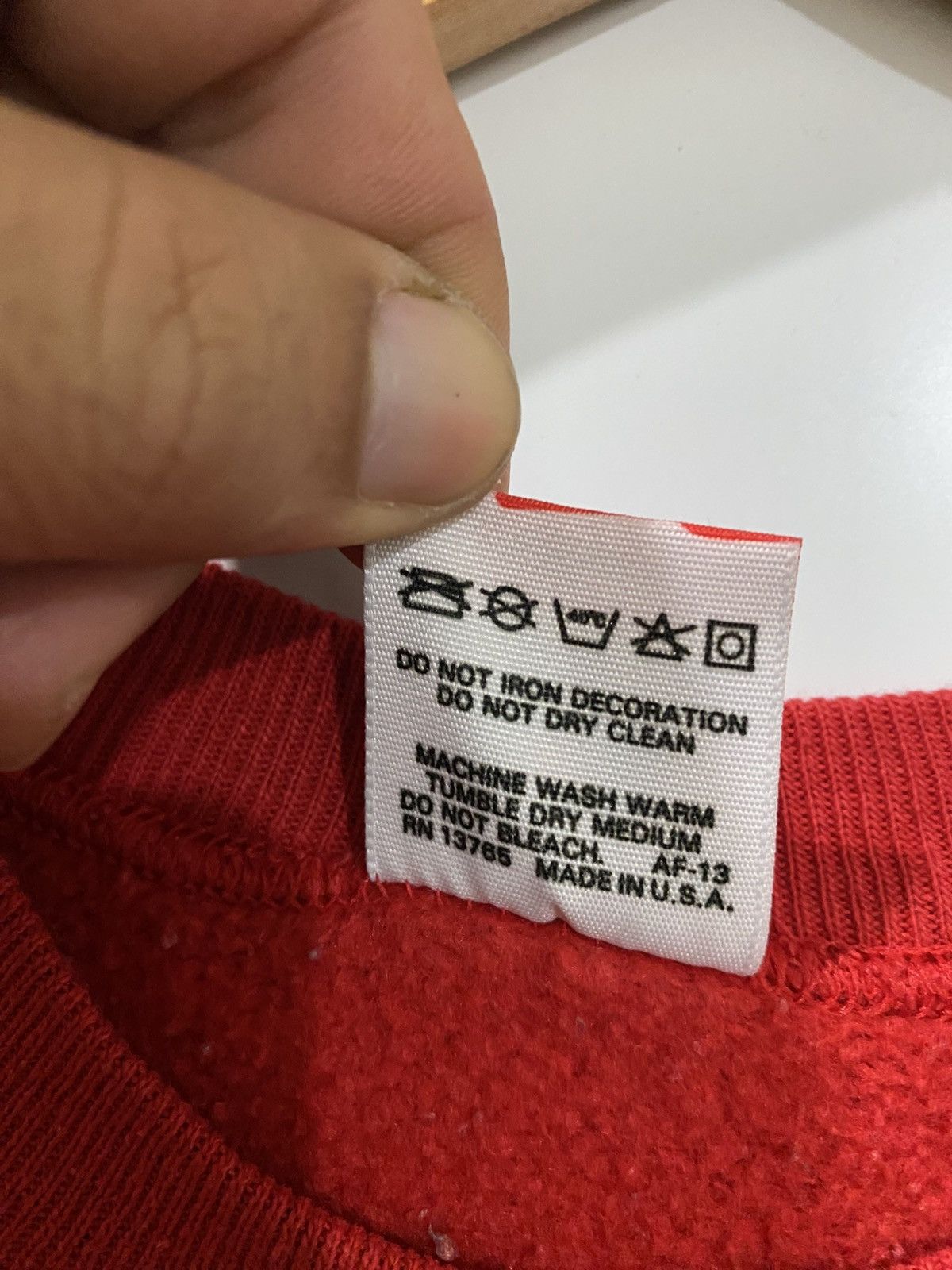 Vintage vintage 1980s or 1990s Coca-Cola Classic crewneck sweatshirt Size US L / EU 52-54 / 3 - 4 Thumbnail