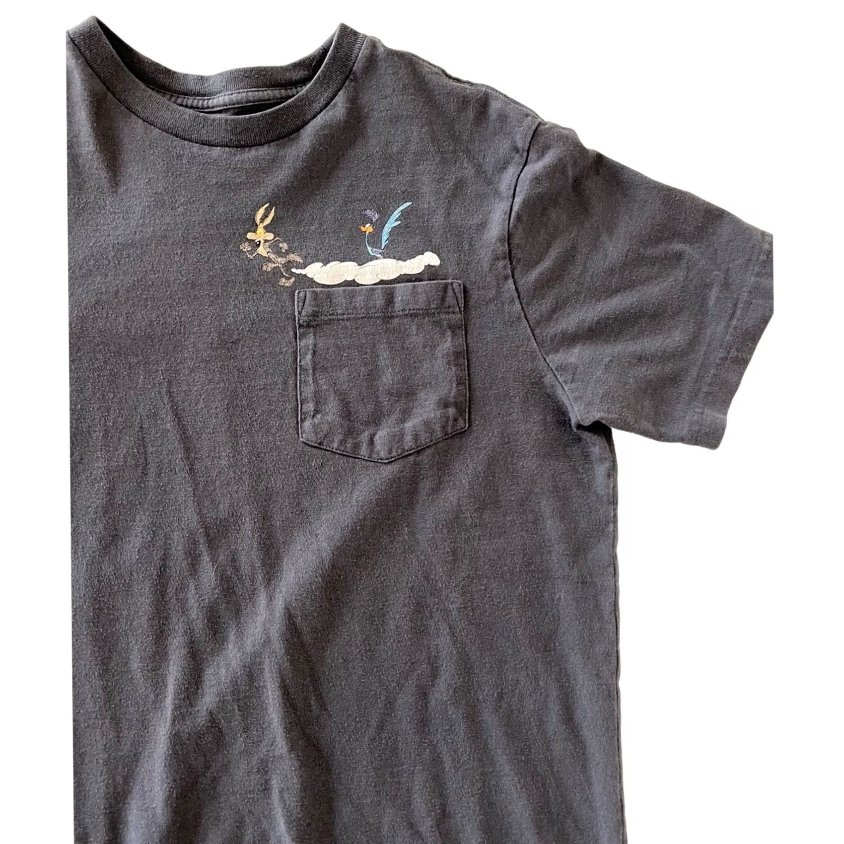 Vintage Wil E Coyote Roadrunner T-shirt Pocket Gray American Eagle Looney Tunes Men’s S Shirt Adults Short Sleeve Crew Neck 90s Retro Cartoon Women/Men? Size US S / EU 44-46 / 1 - 2 Thumbnail
